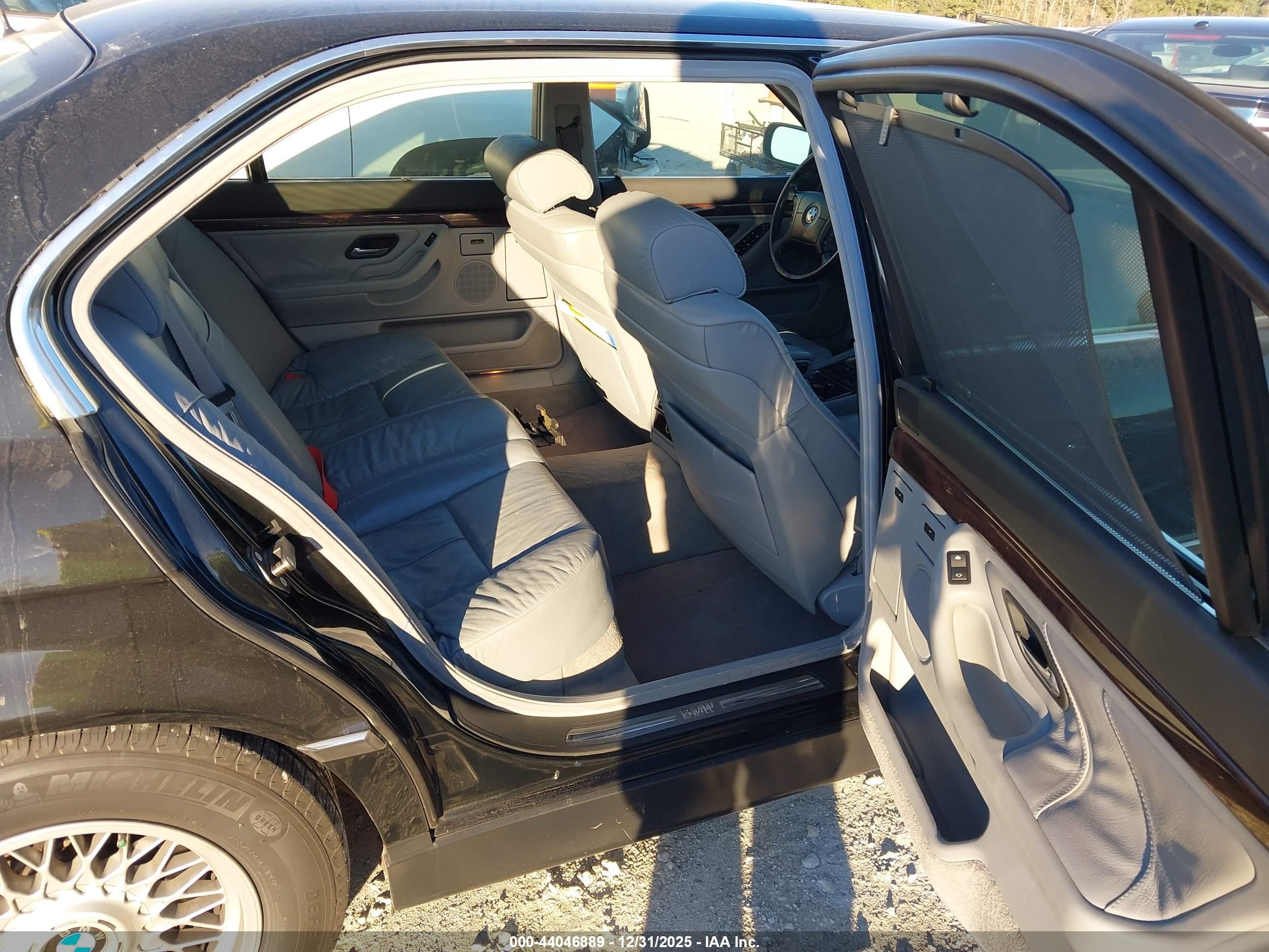 BMW 740 image 8