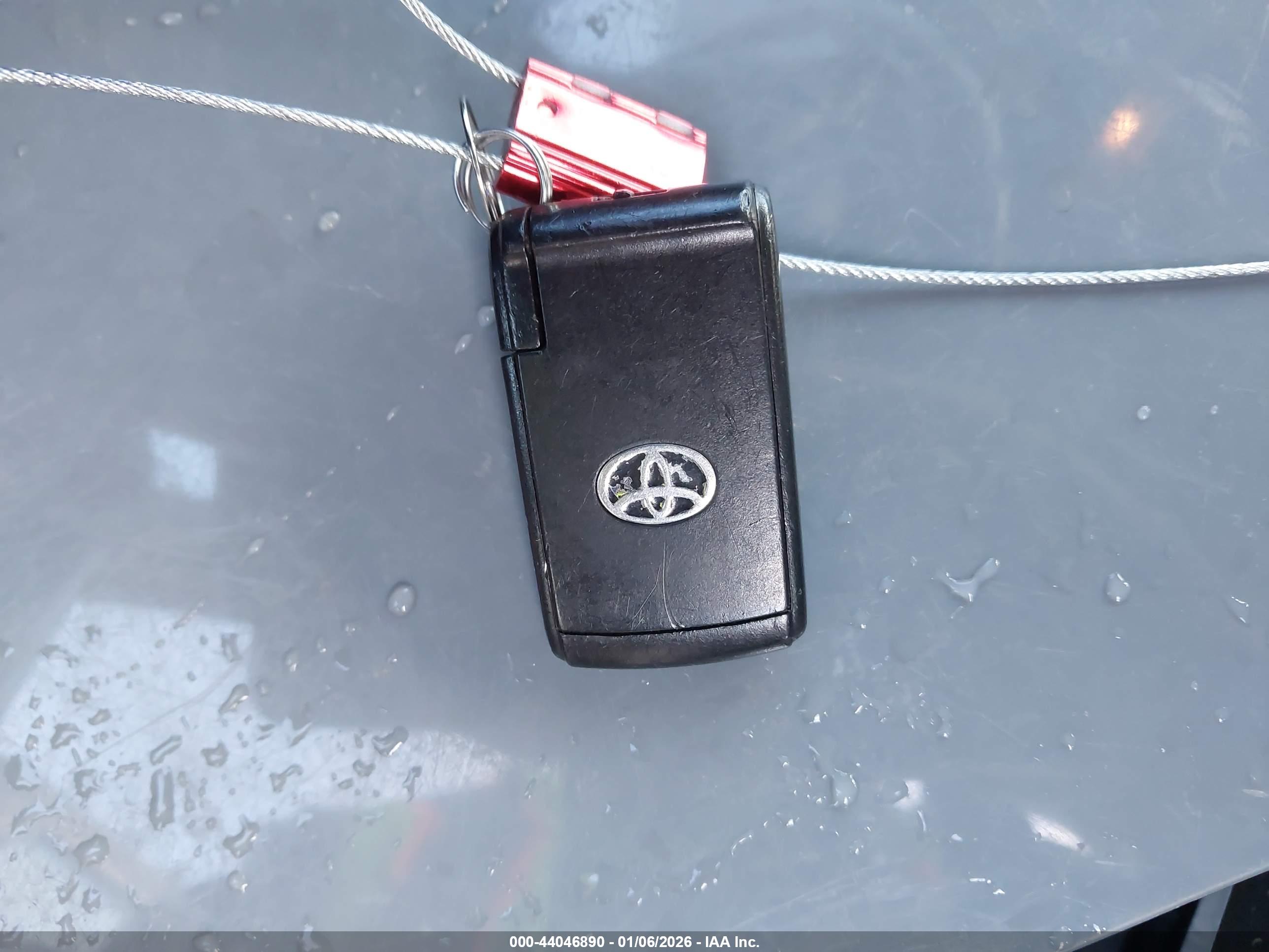 TOYOTA PRIUS image 11