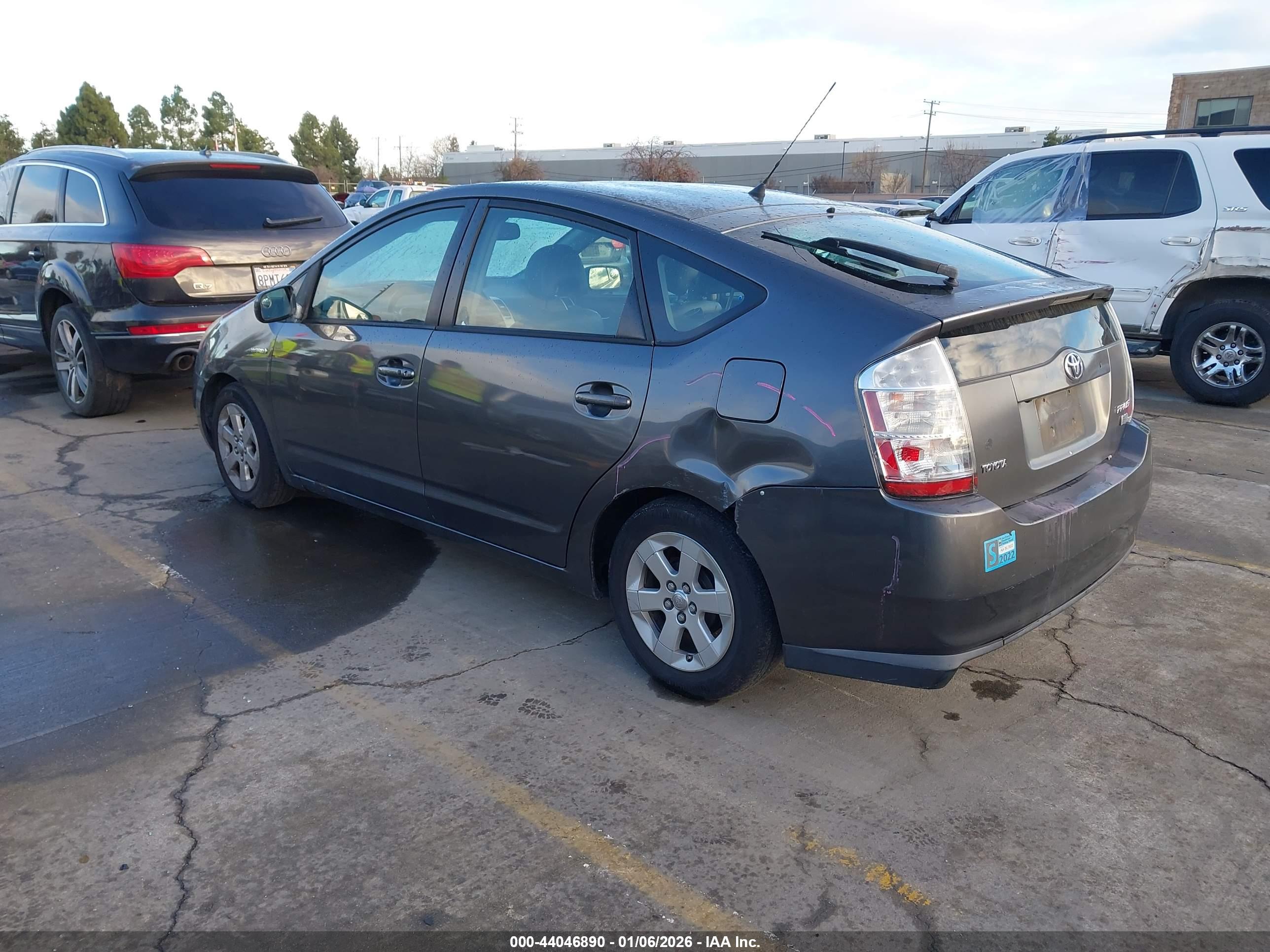 TOYOTA PRIUS image 3