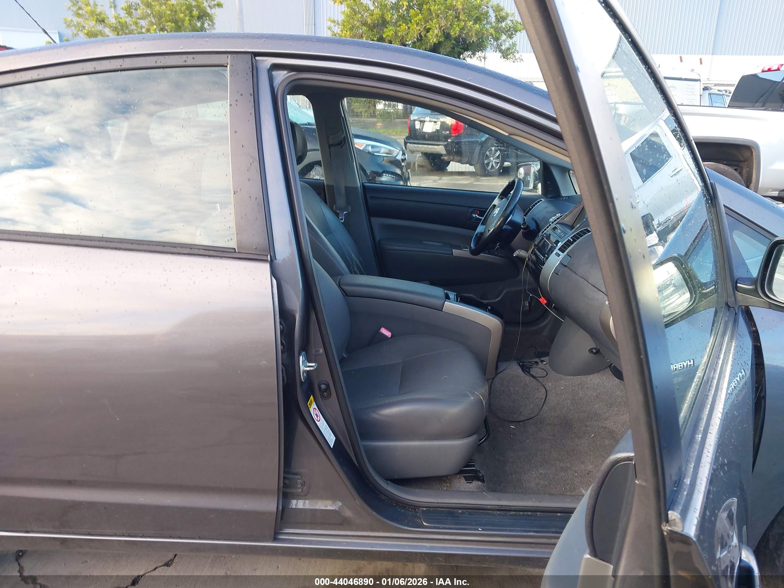 TOYOTA PRIUS image 5