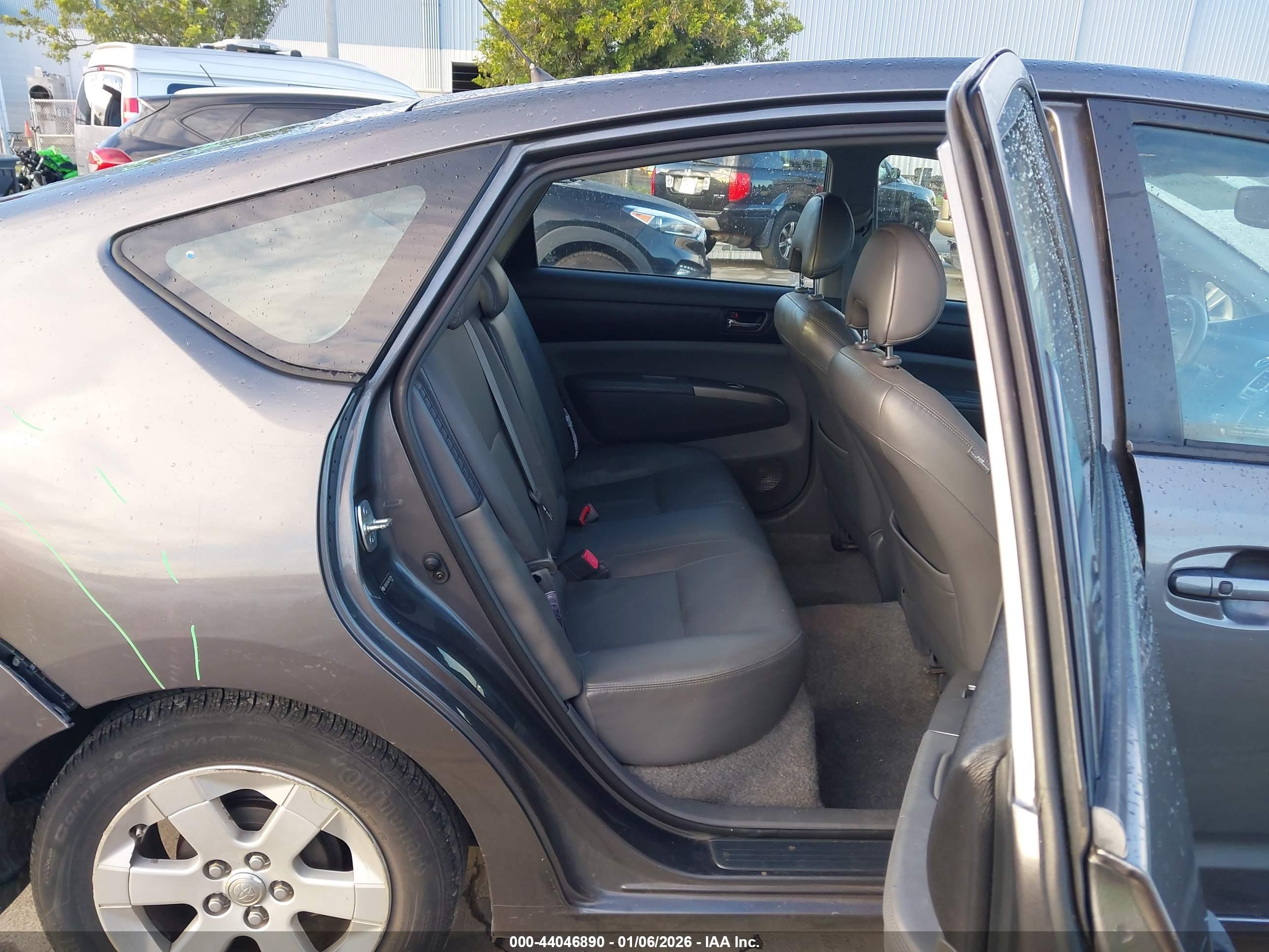 TOYOTA PRIUS image 8