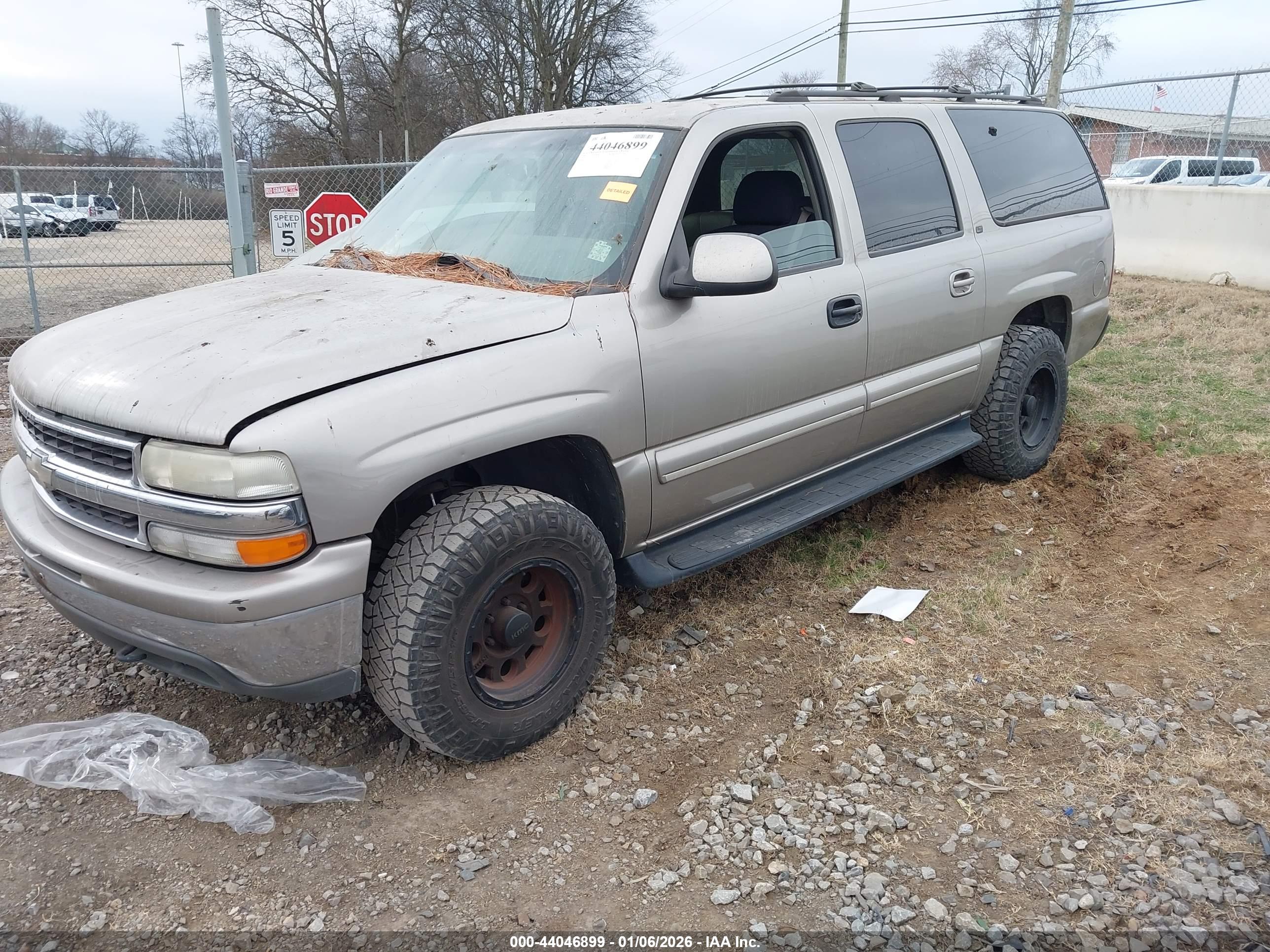 CHEVROLET SUBURBAN image 2