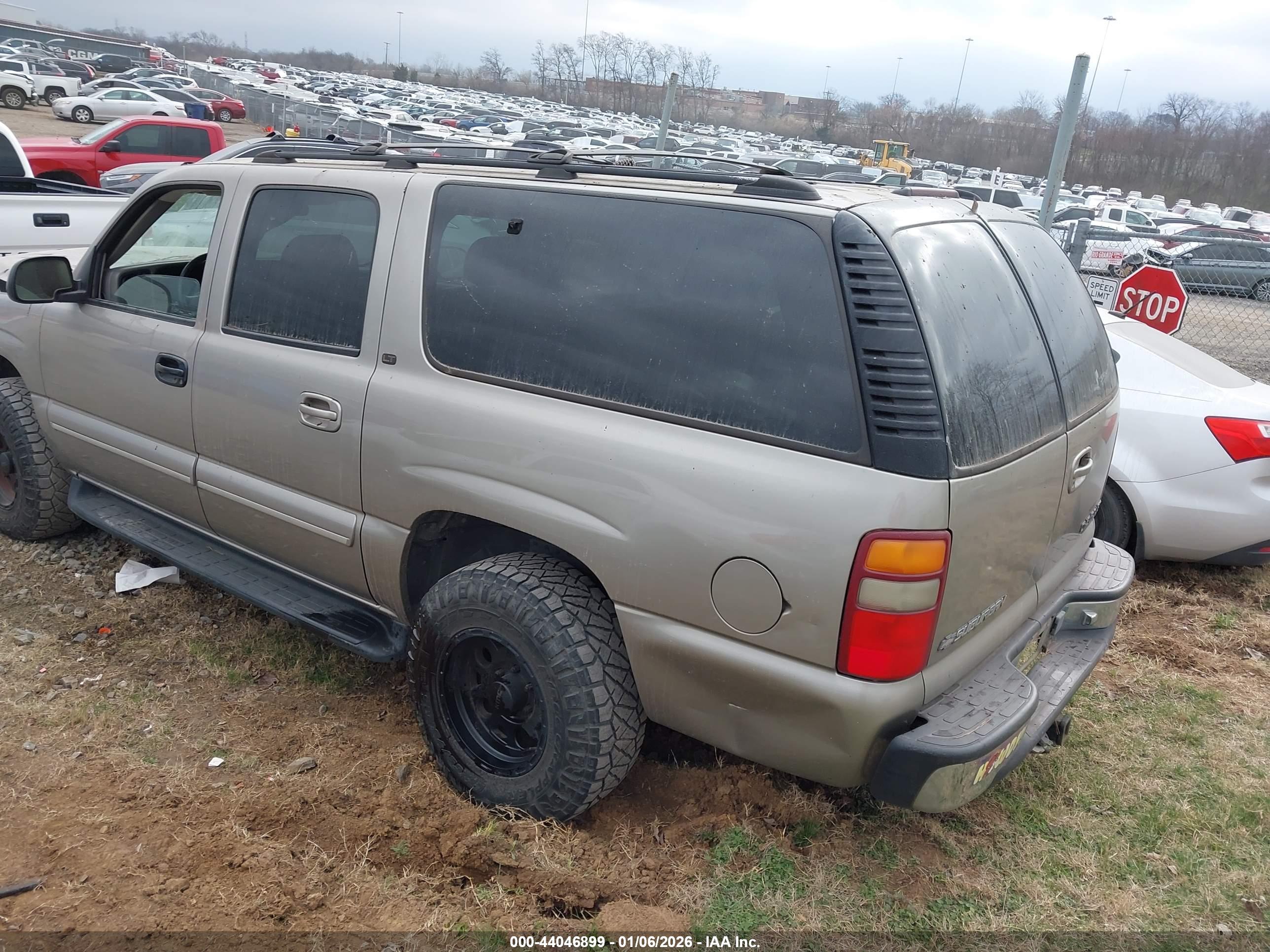 CHEVROLET SUBURBAN image 3