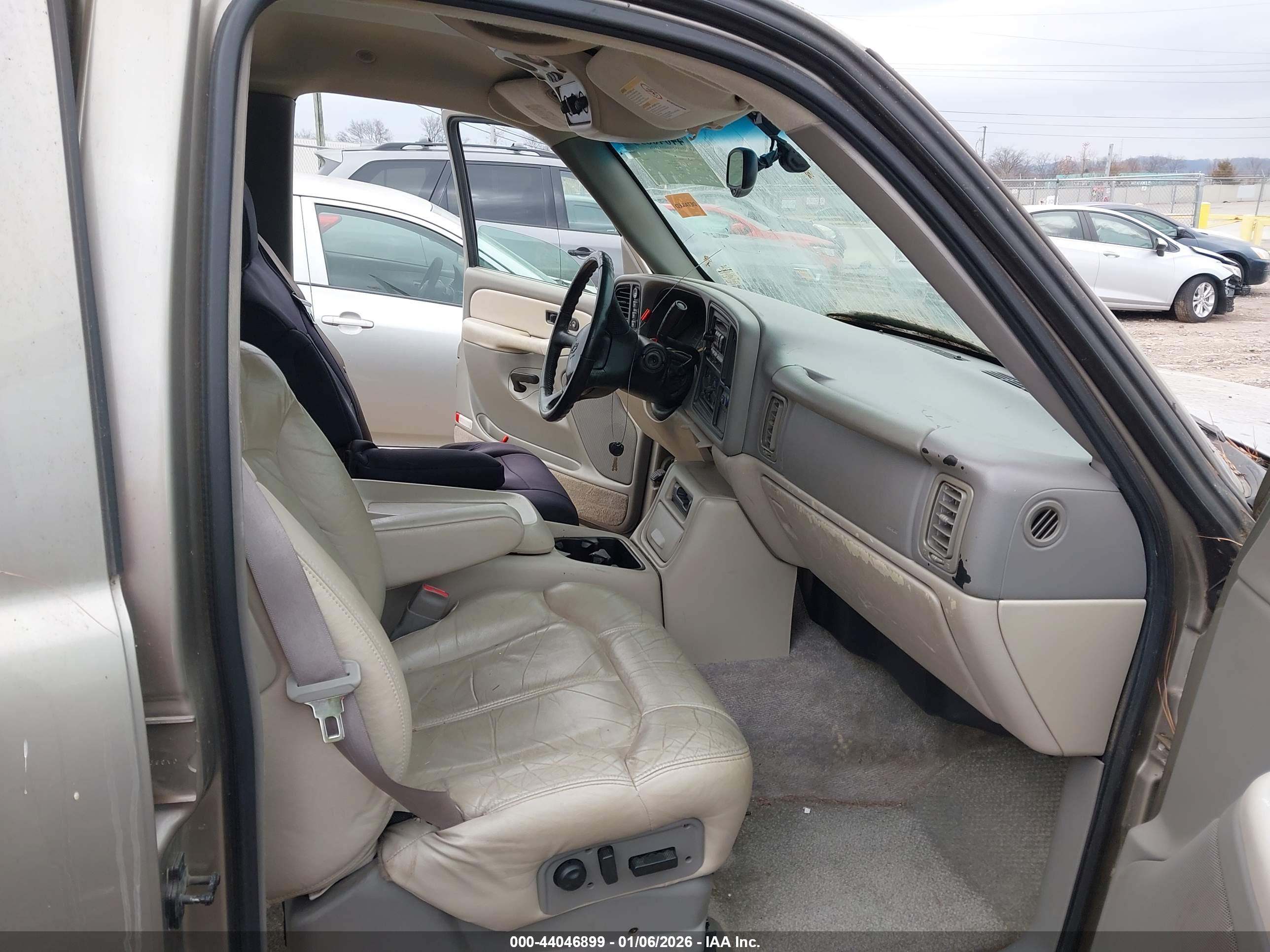 CHEVROLET SUBURBAN image 5