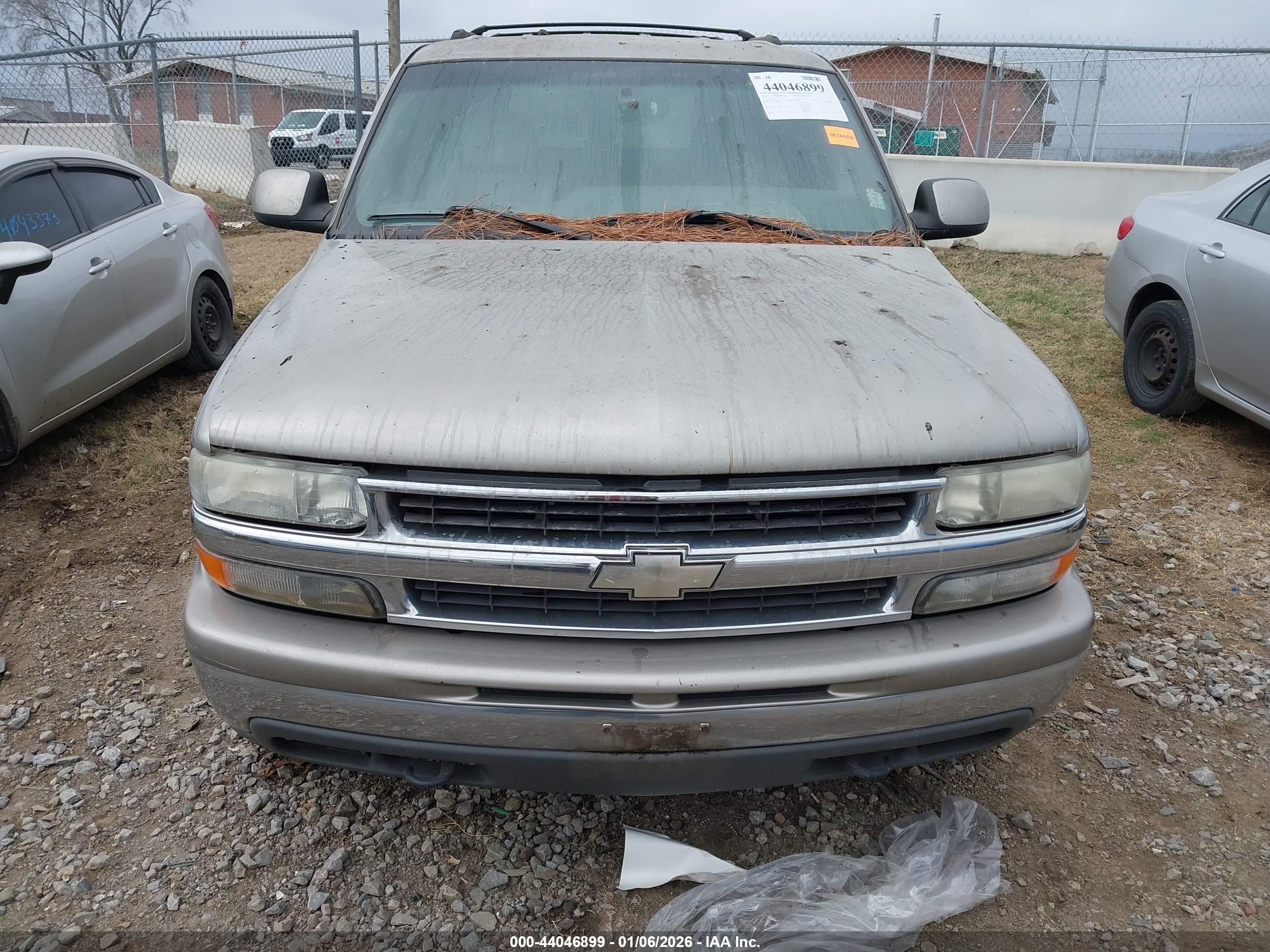 CHEVROLET SUBURBAN image 6