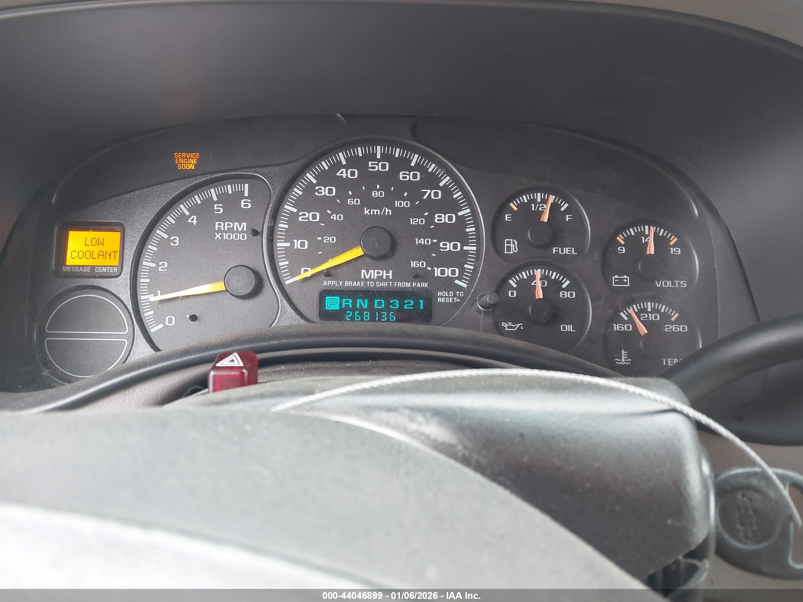 CHEVROLET SUBURBAN image 7