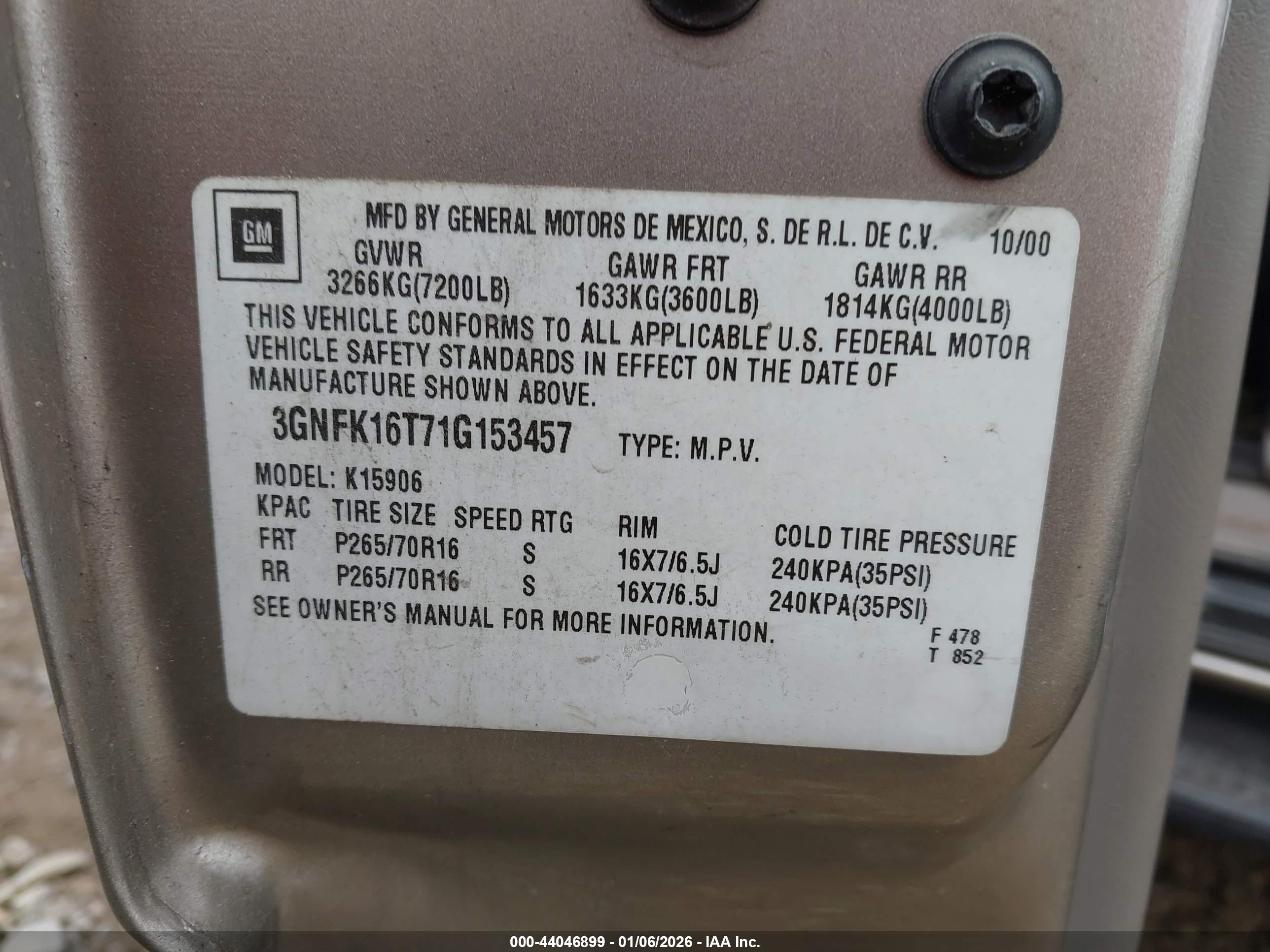 CHEVROLET SUBURBAN image 9