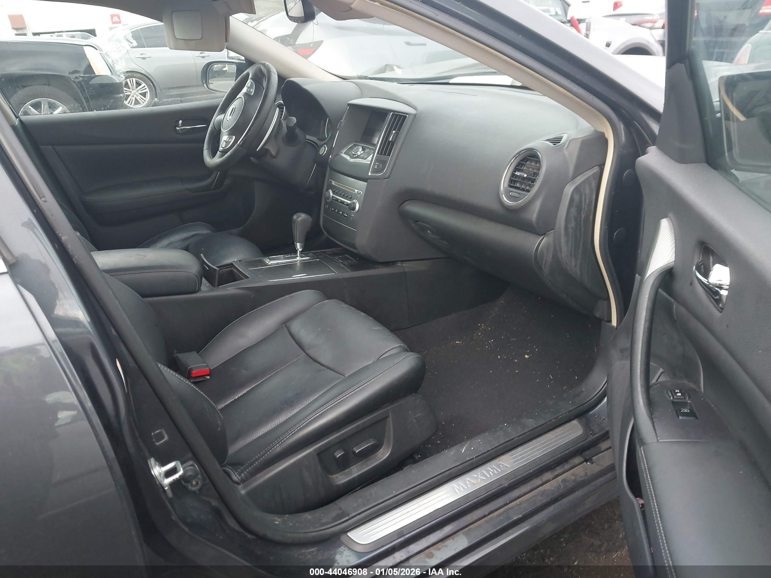 NISSAN MAXIMA image 5