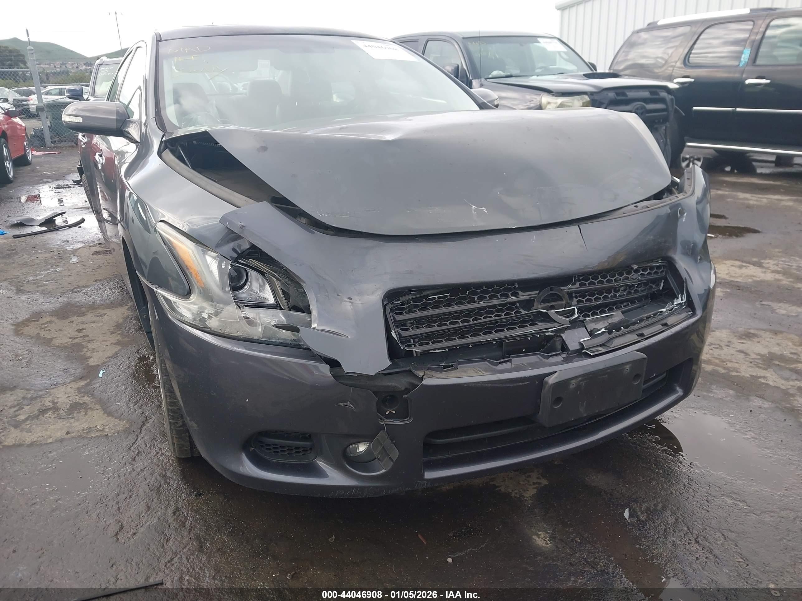 NISSAN MAXIMA image 6