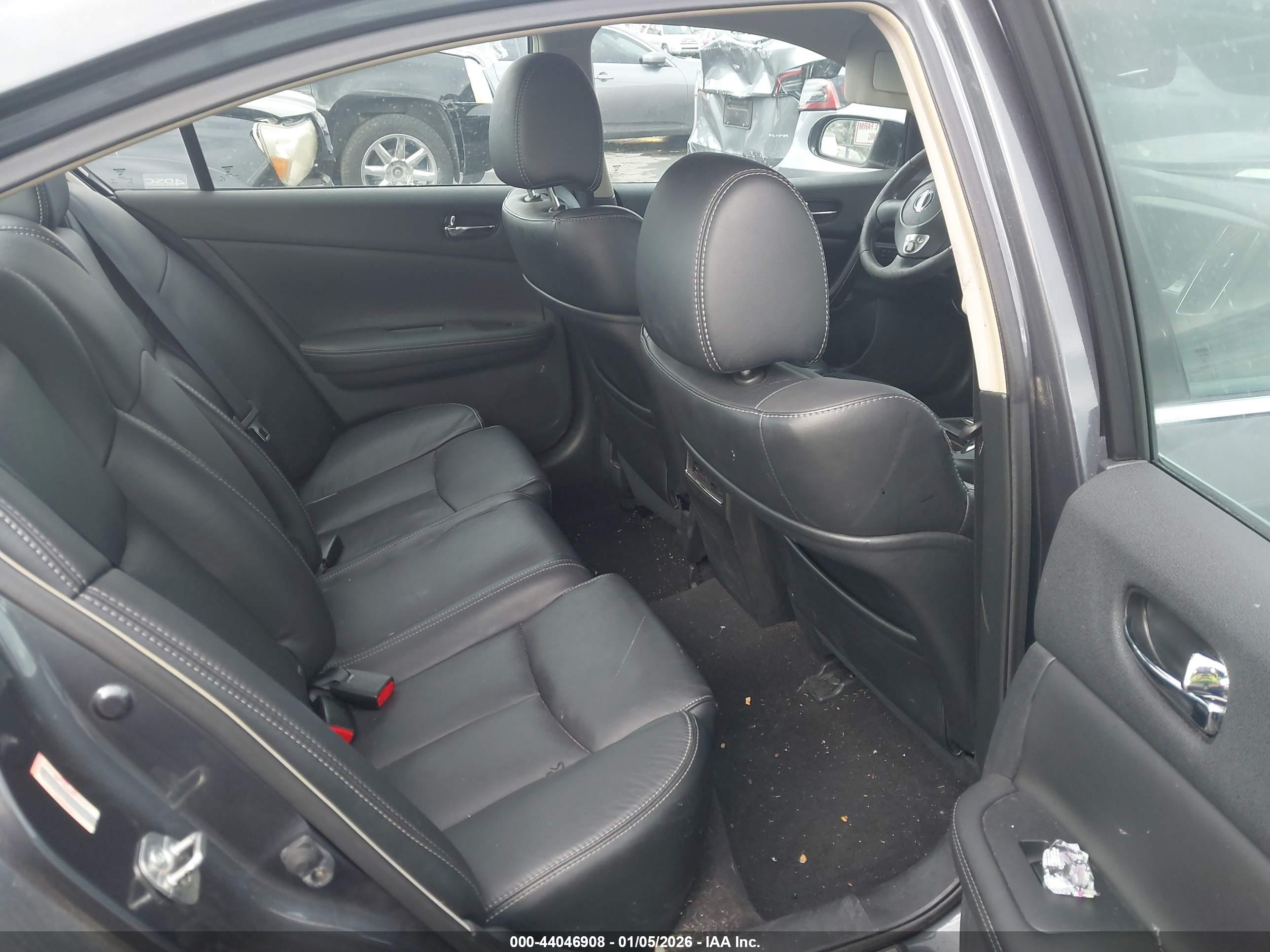 NISSAN MAXIMA image 8