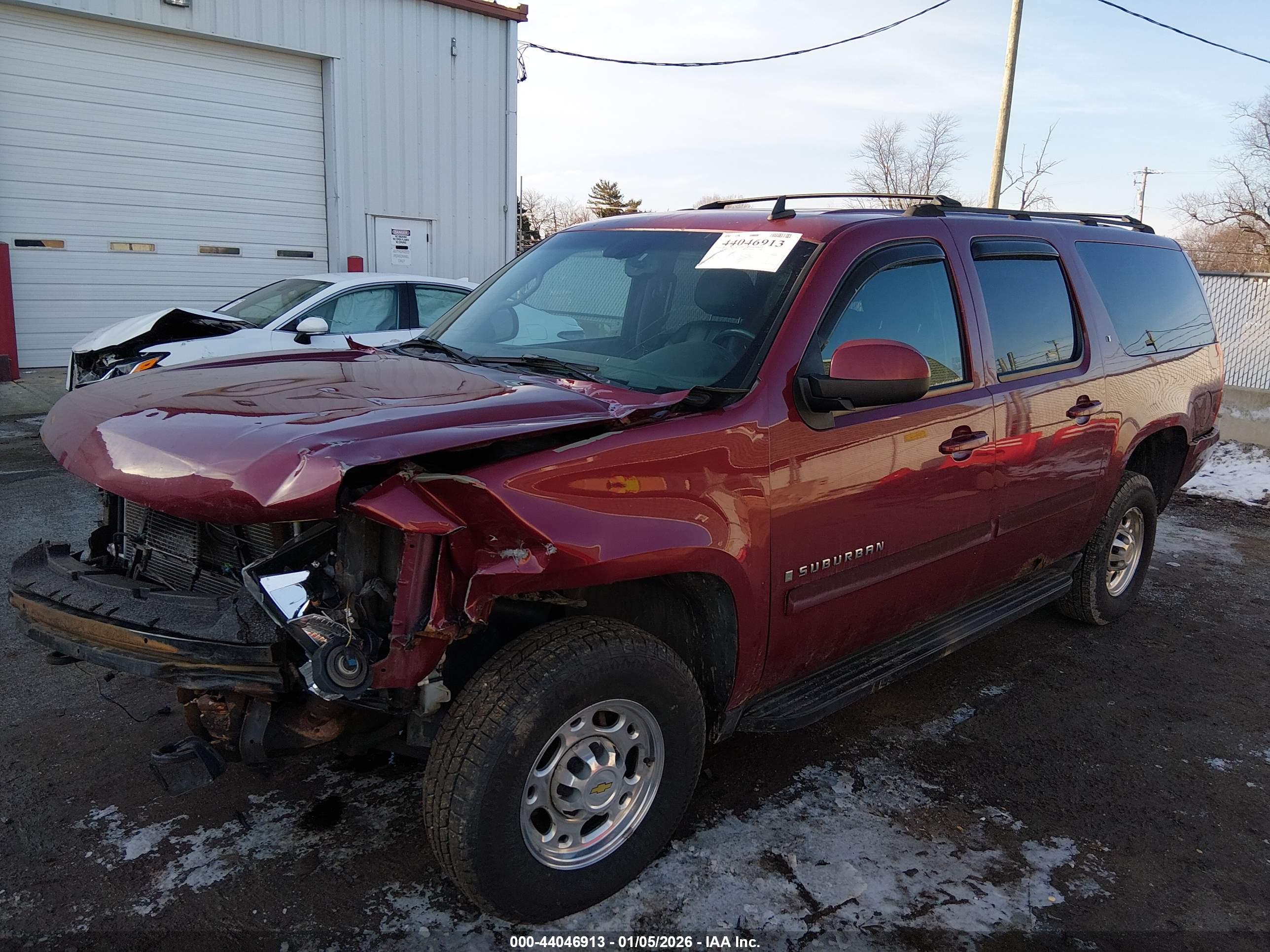 CHEVROLET SUBURBAN image 2
