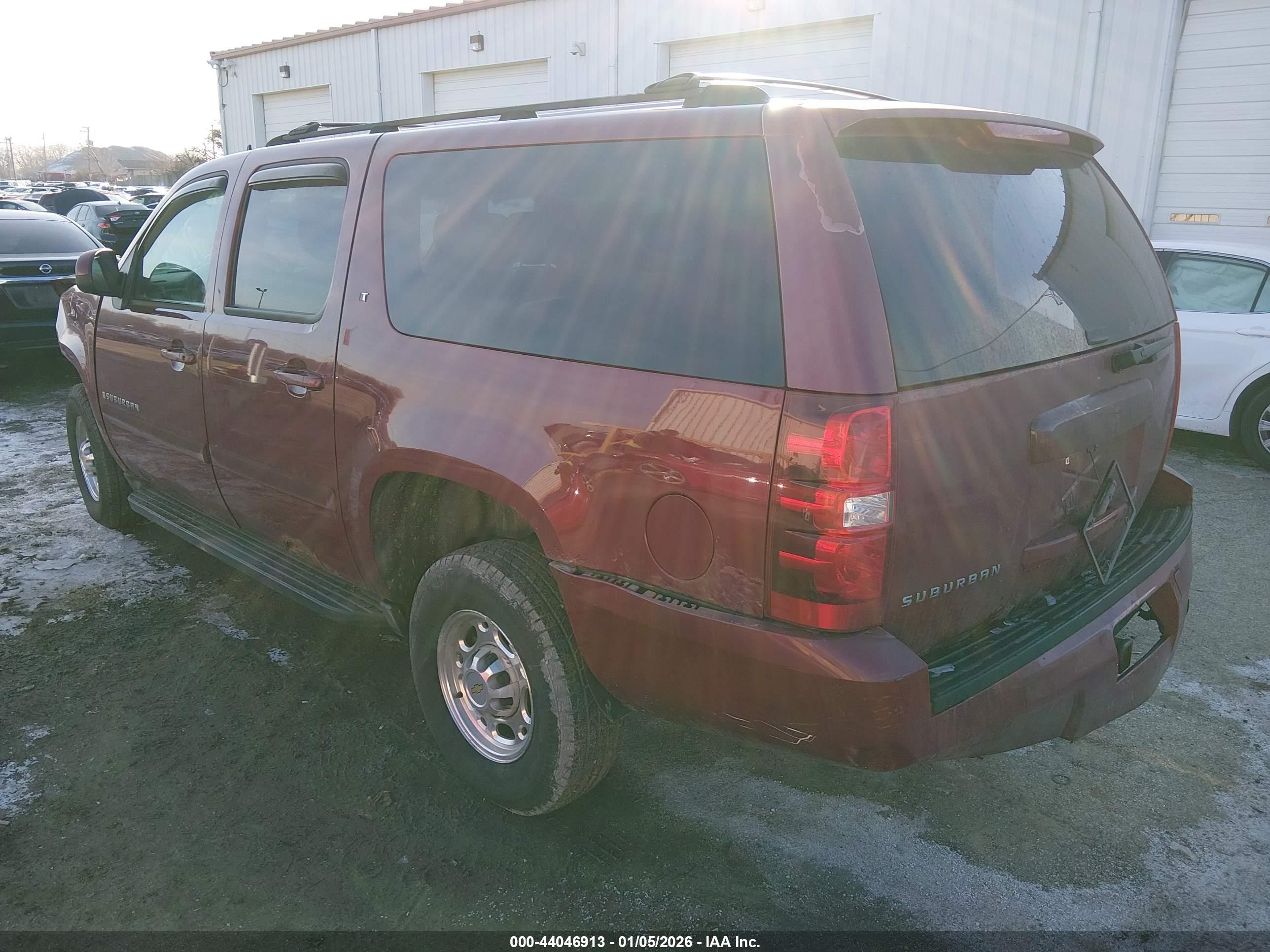 CHEVROLET SUBURBAN image 3