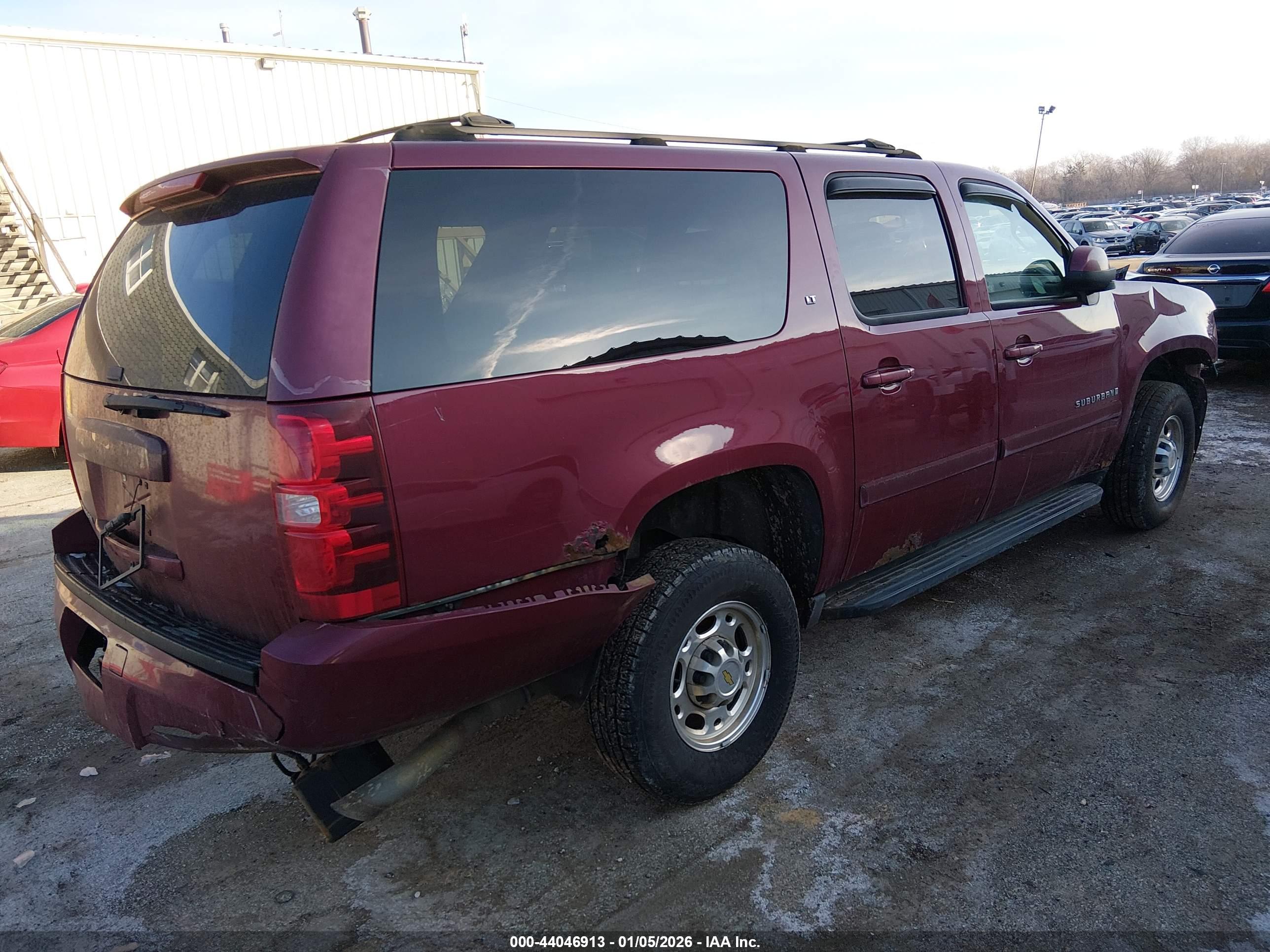 CHEVROLET SUBURBAN image 4