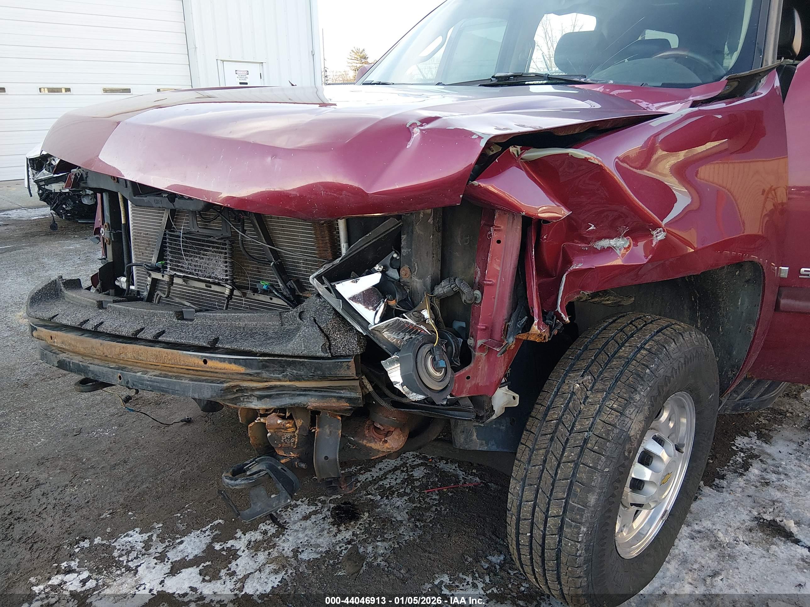 CHEVROLET SUBURBAN image 6