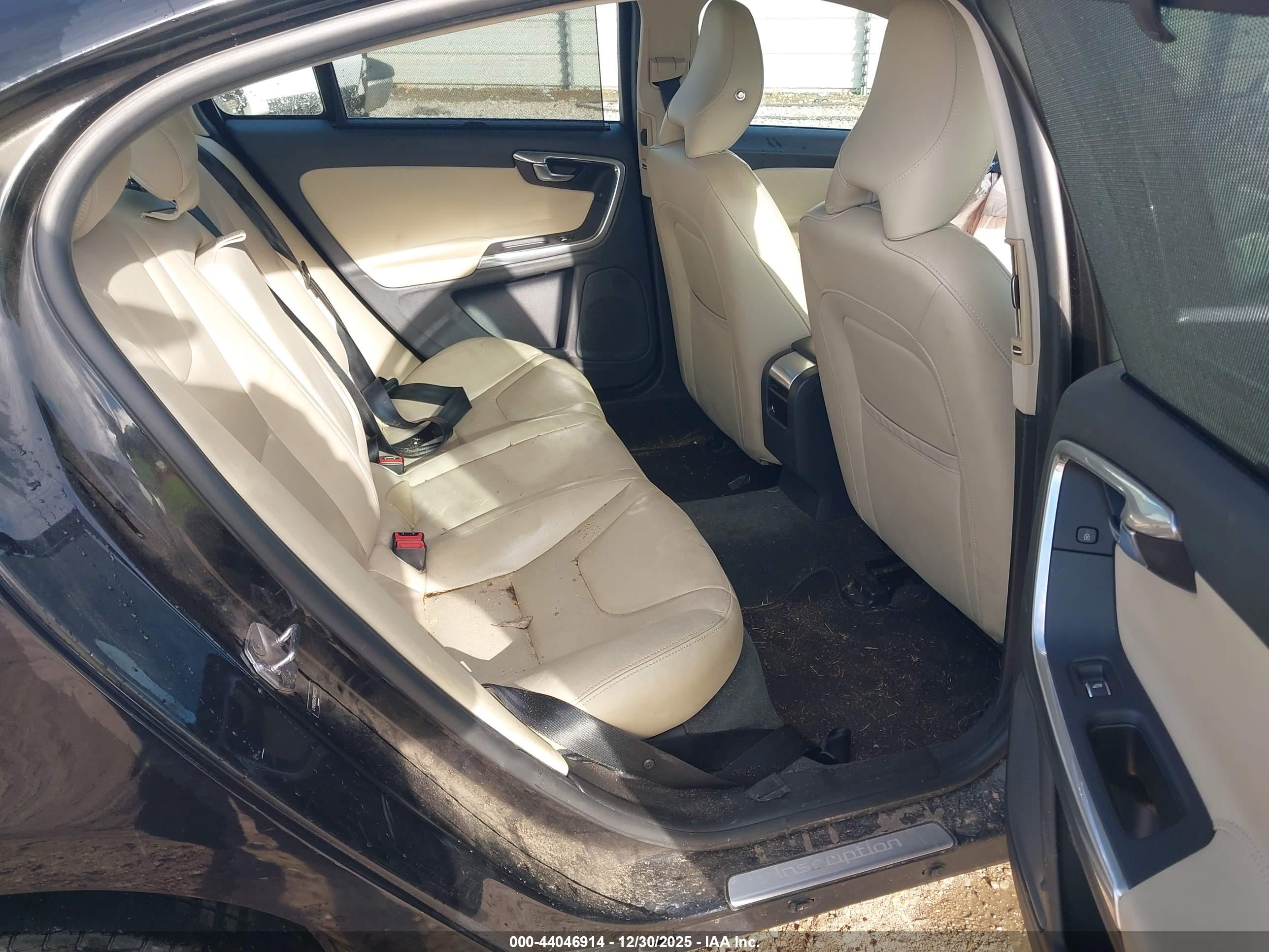 VOLVO S60 image 8