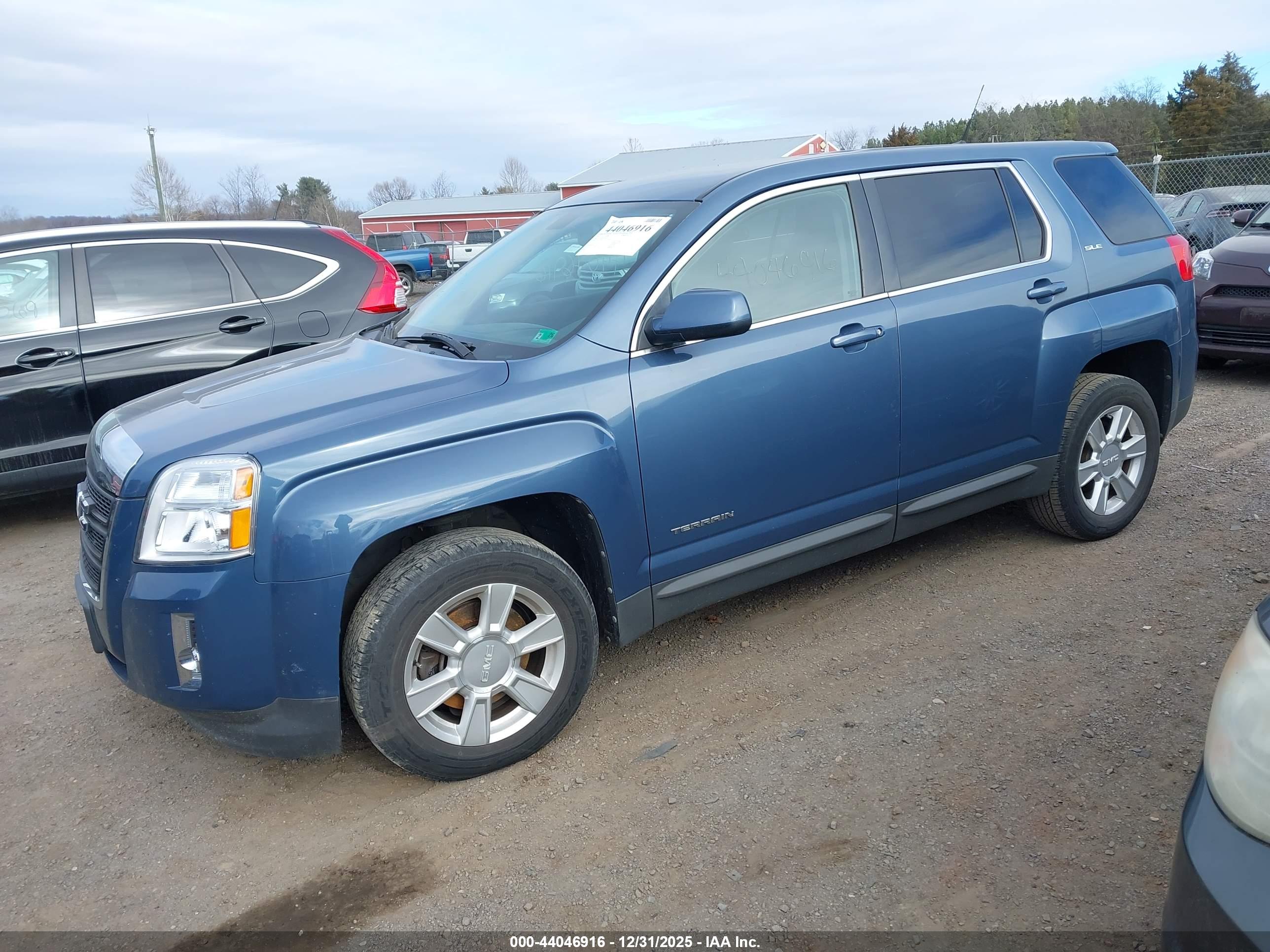 GMC TERRAIN image 2