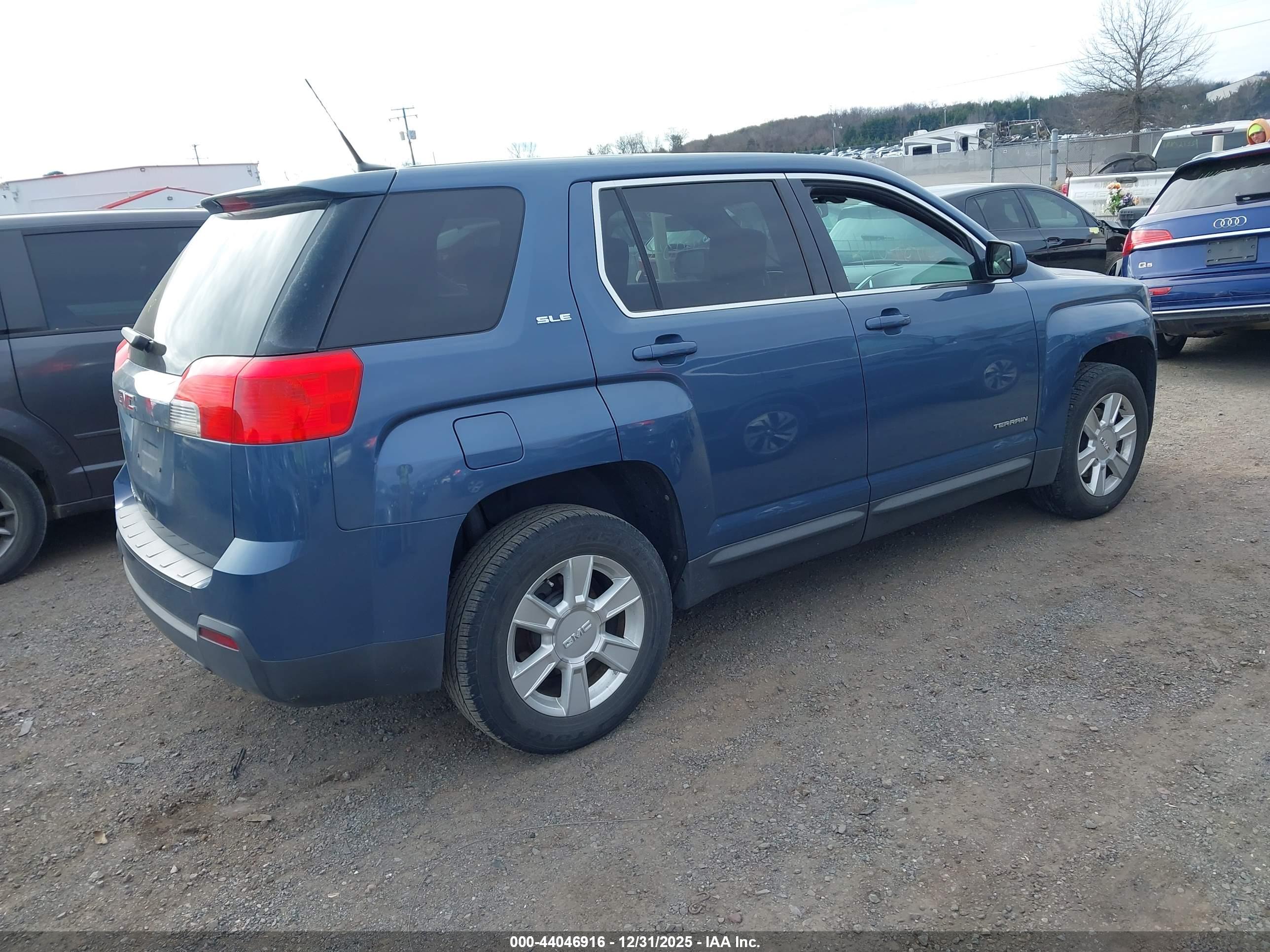 GMC TERRAIN image 4