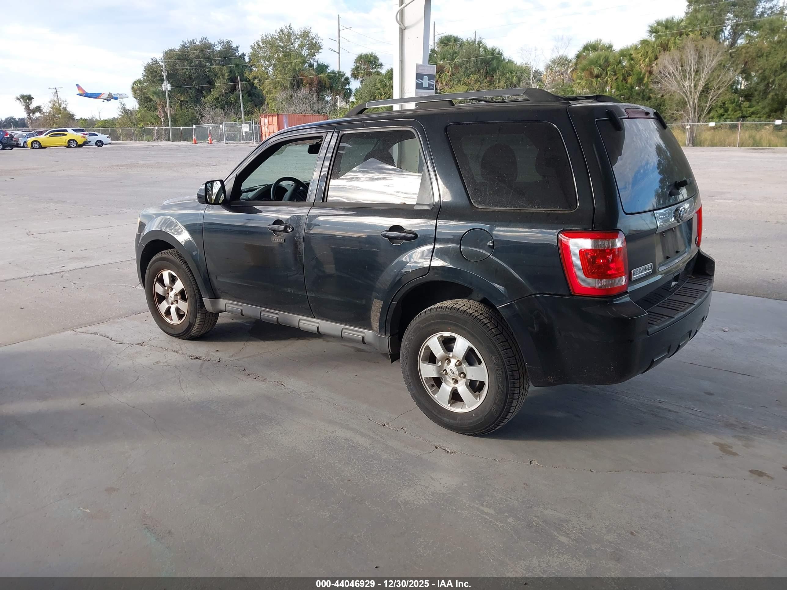 FORD ESCAPE image 3