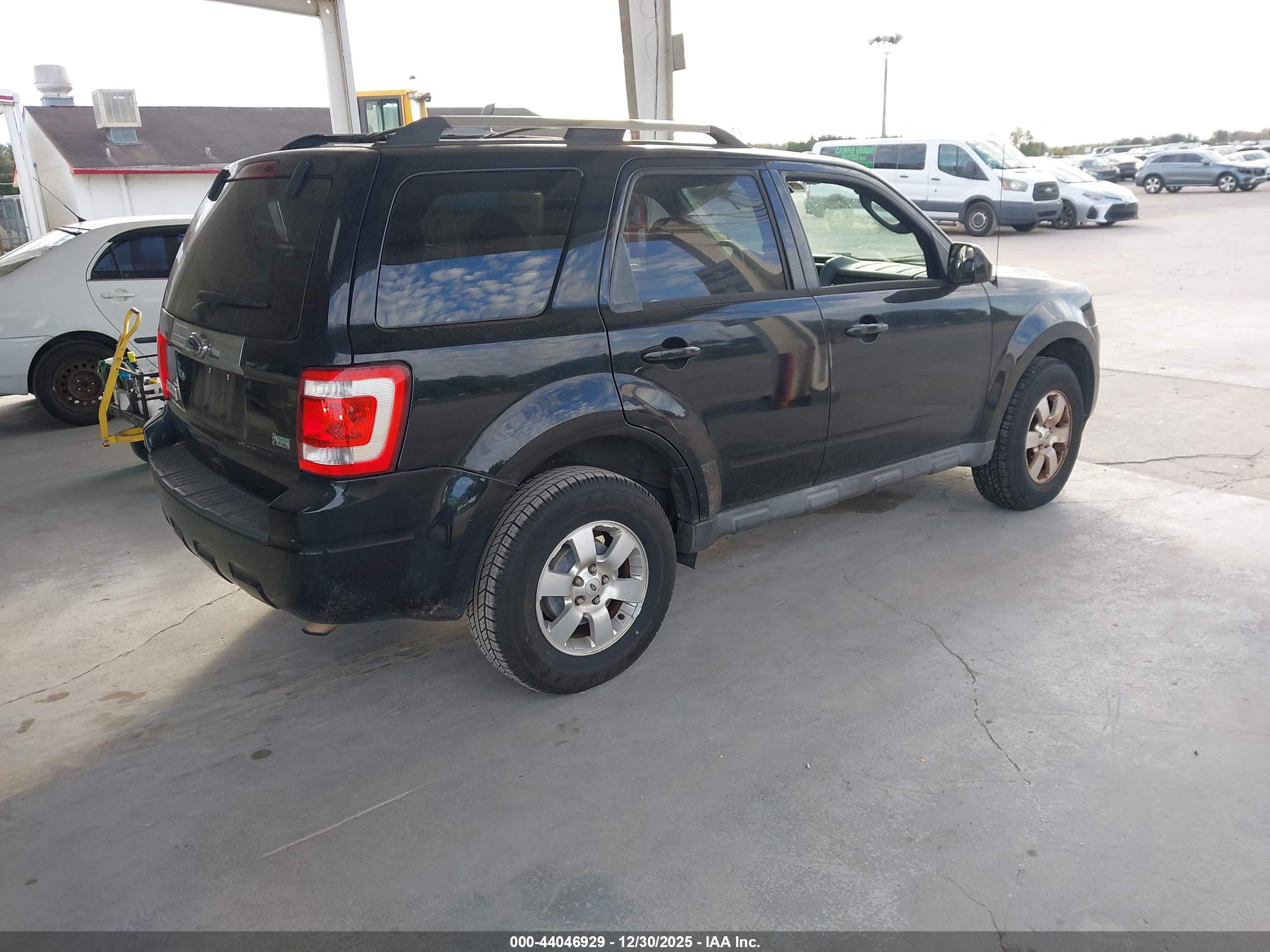 FORD ESCAPE image 4