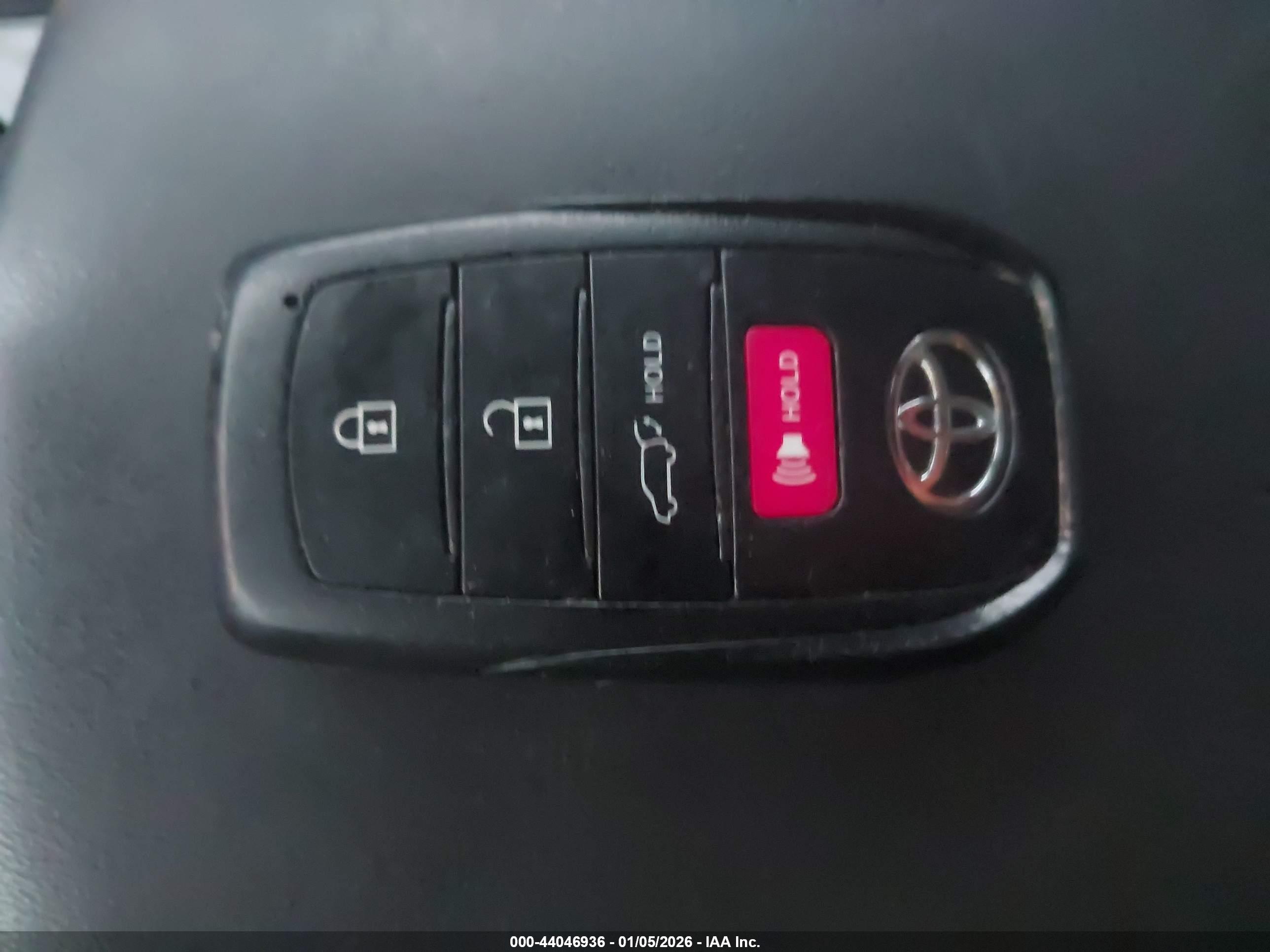 TOYOTA PRIUS image 11