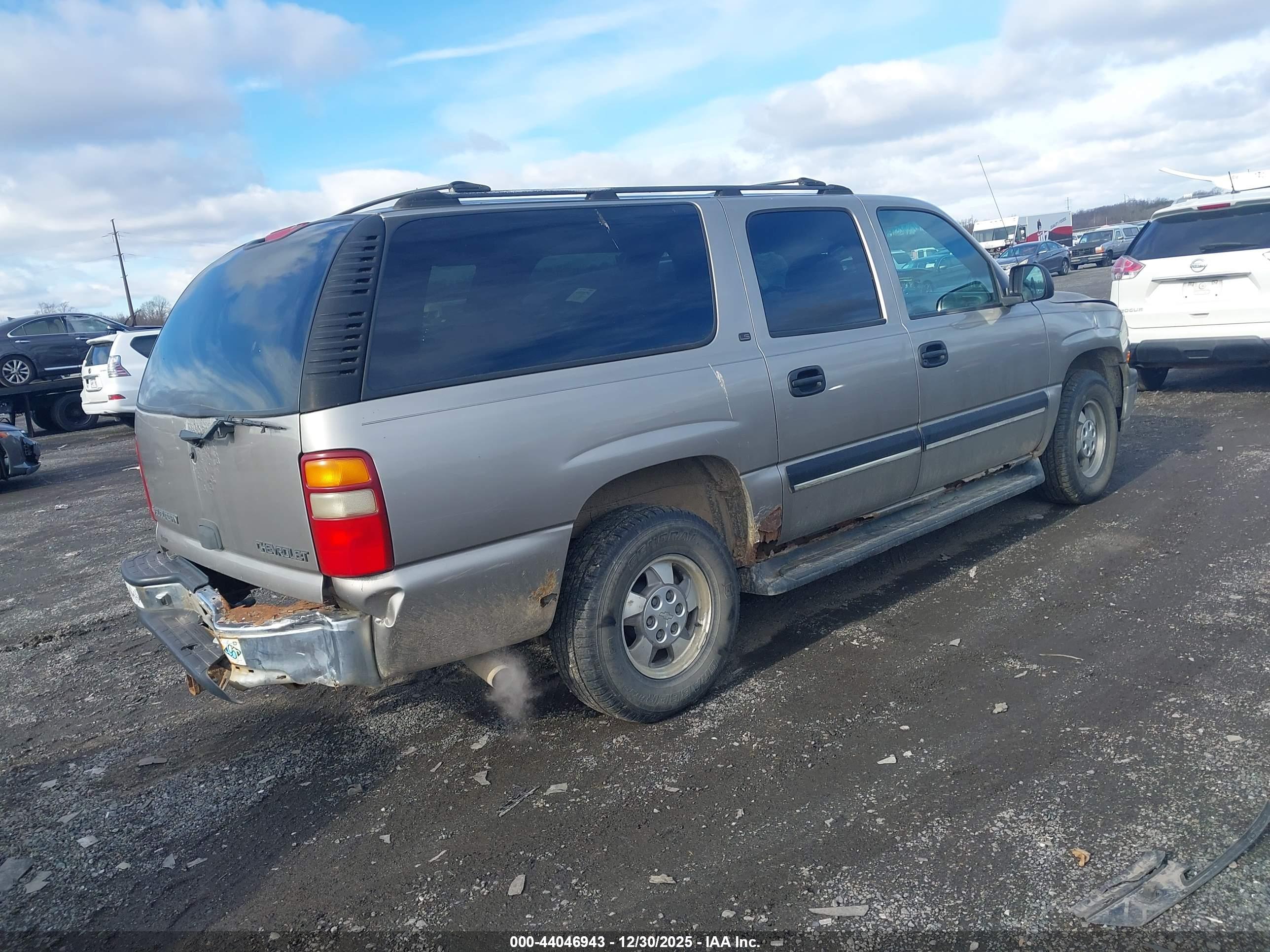 CHEVROLET SUBURBAN image 4