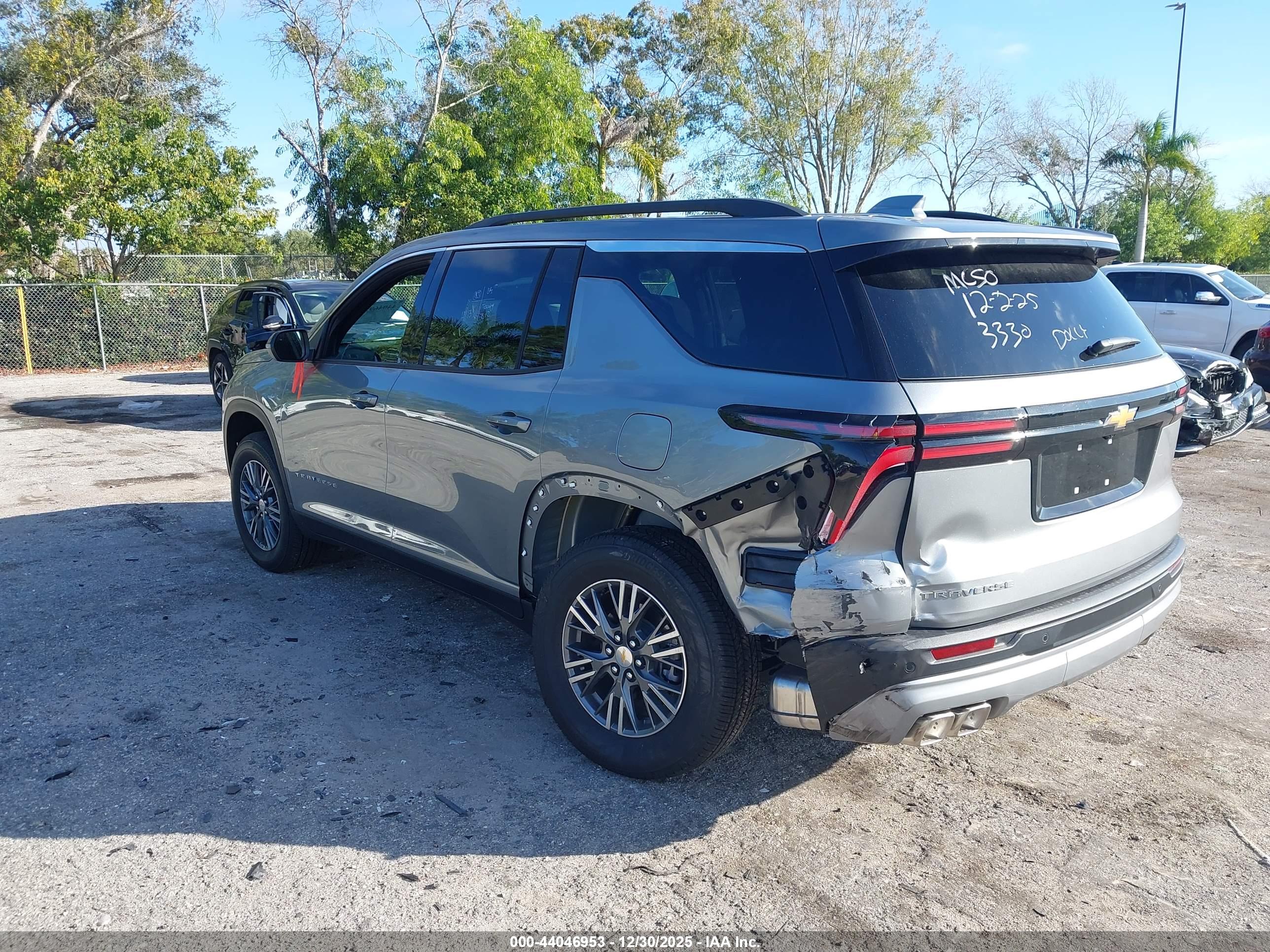CHEVROLET TRAVERSE image 3