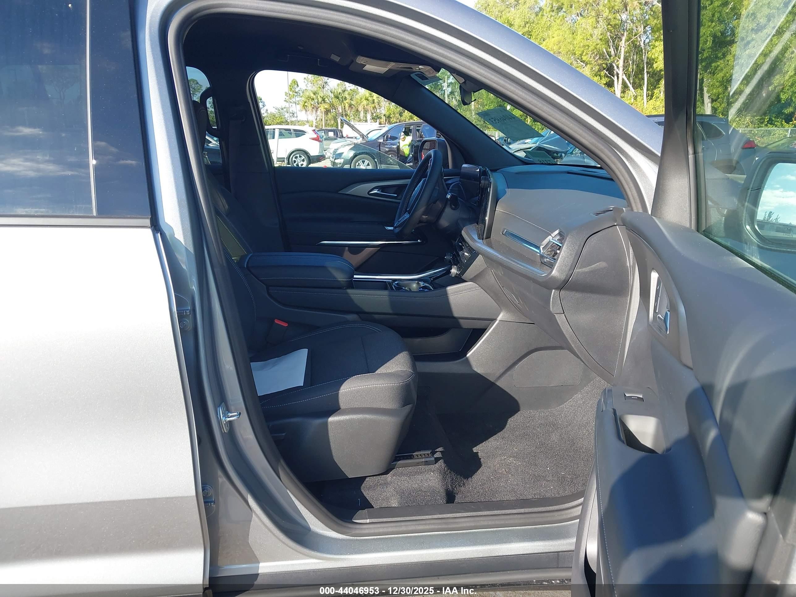 CHEVROLET TRAVERSE image 5