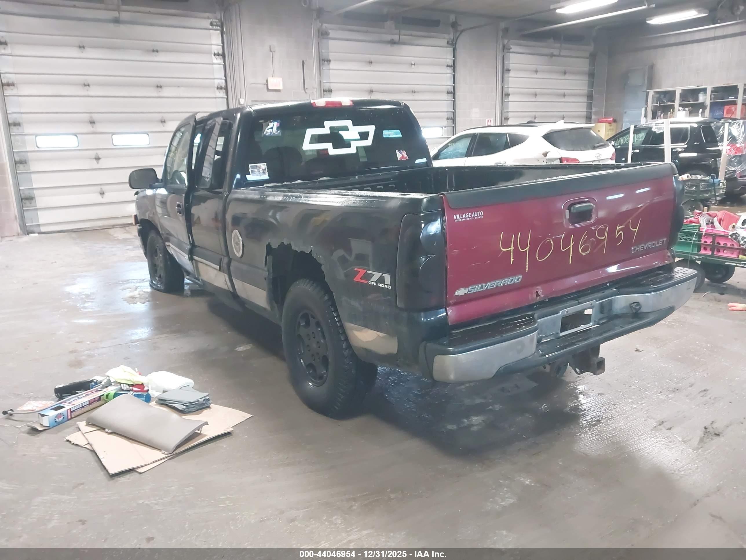 CHEVROLET SILVERADO image 3