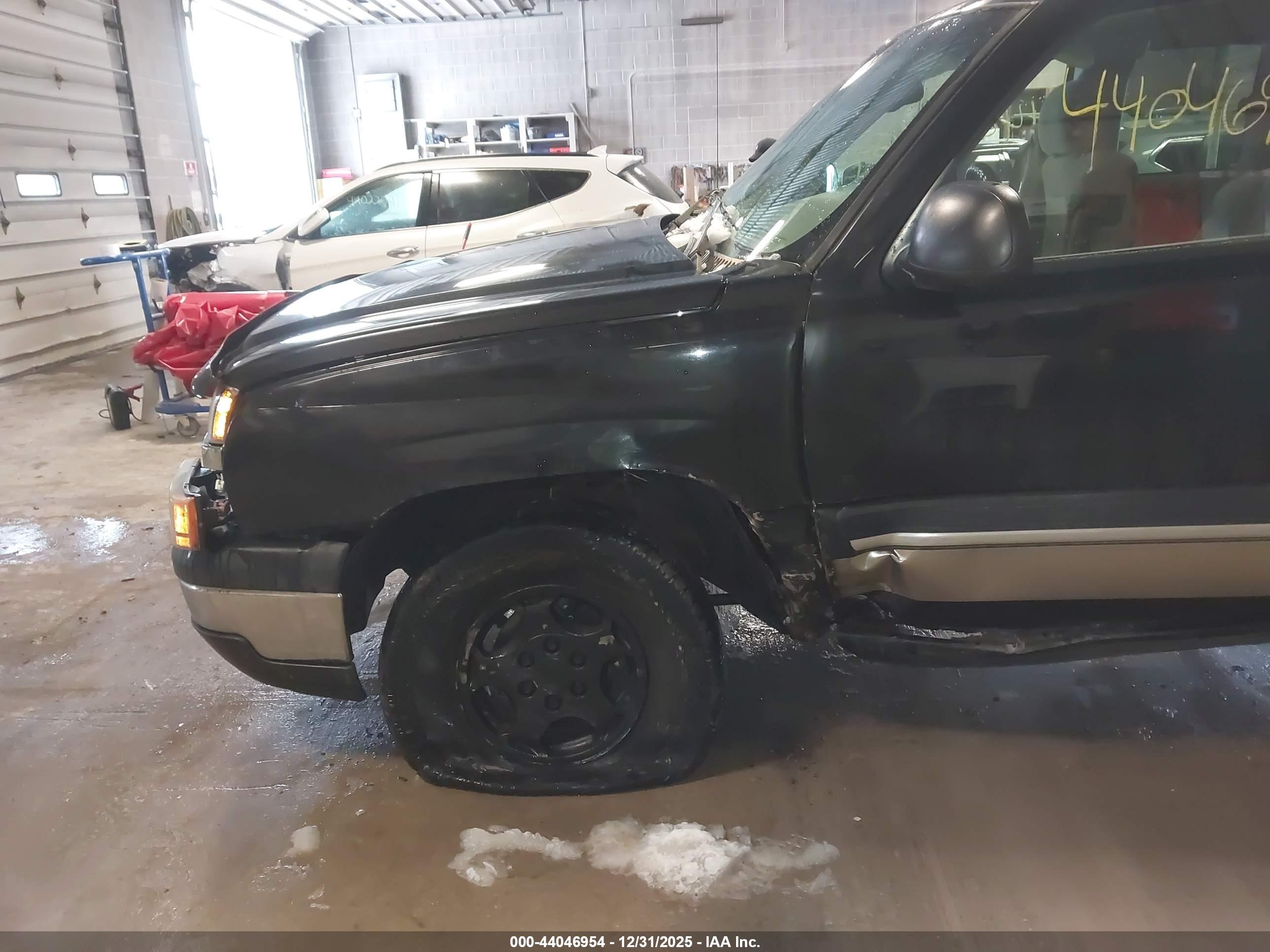 CHEVROLET SILVERADO image 6