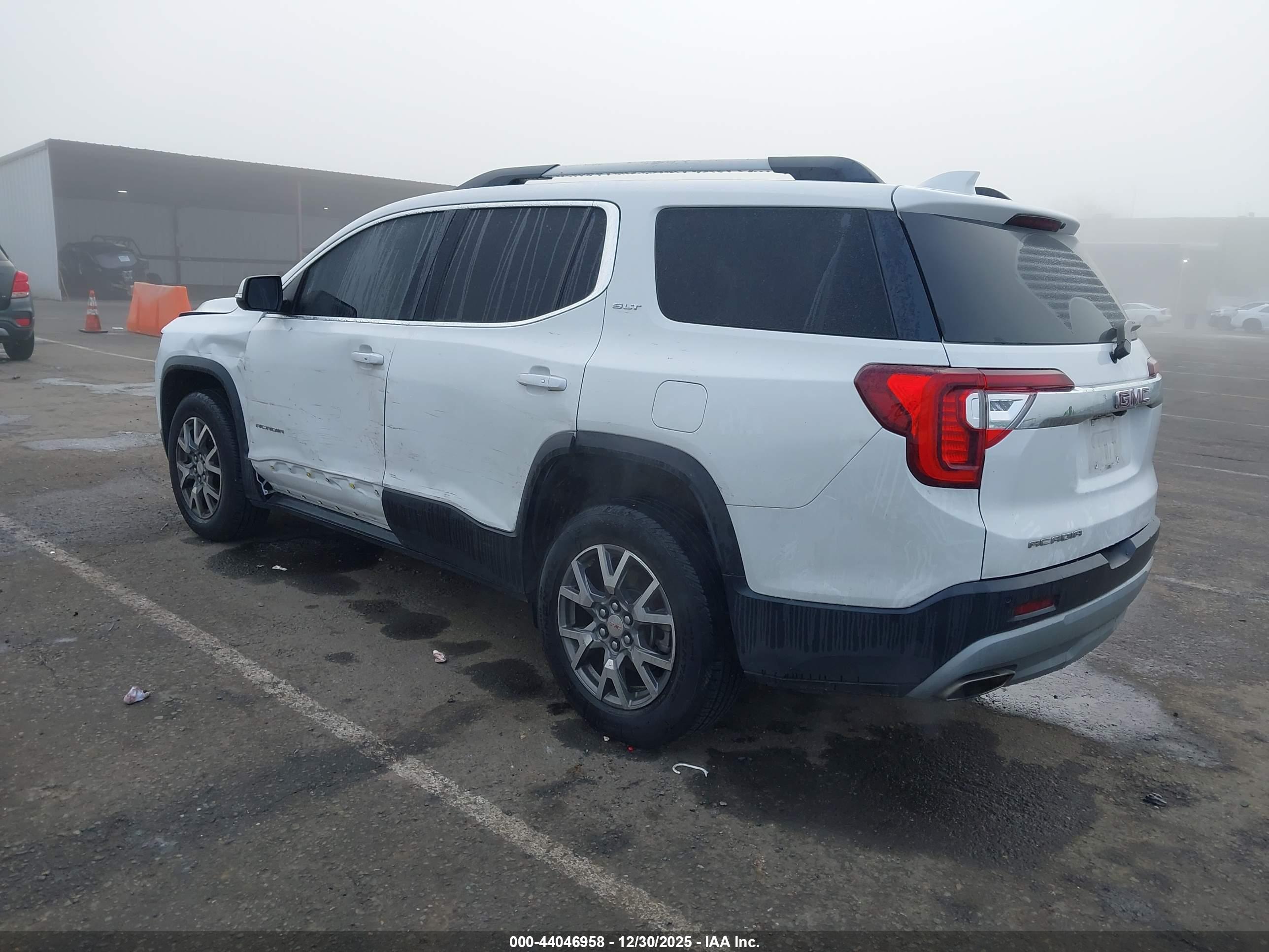 GMC ACADIA image 3