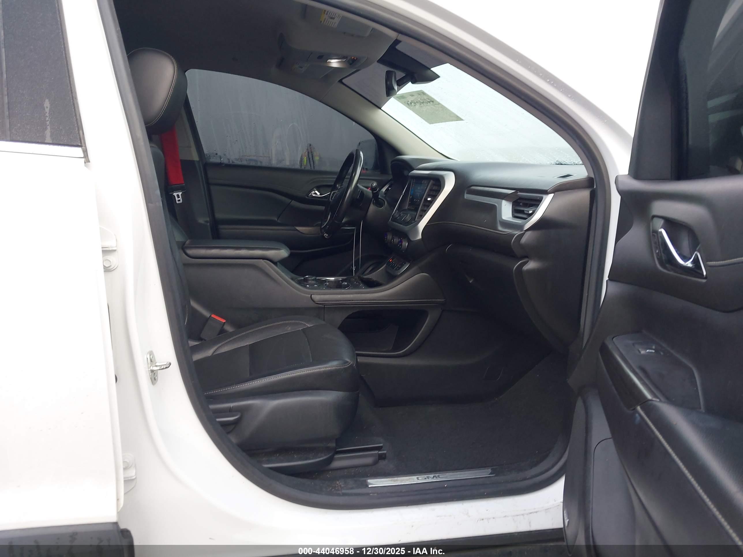 GMC ACADIA image 5