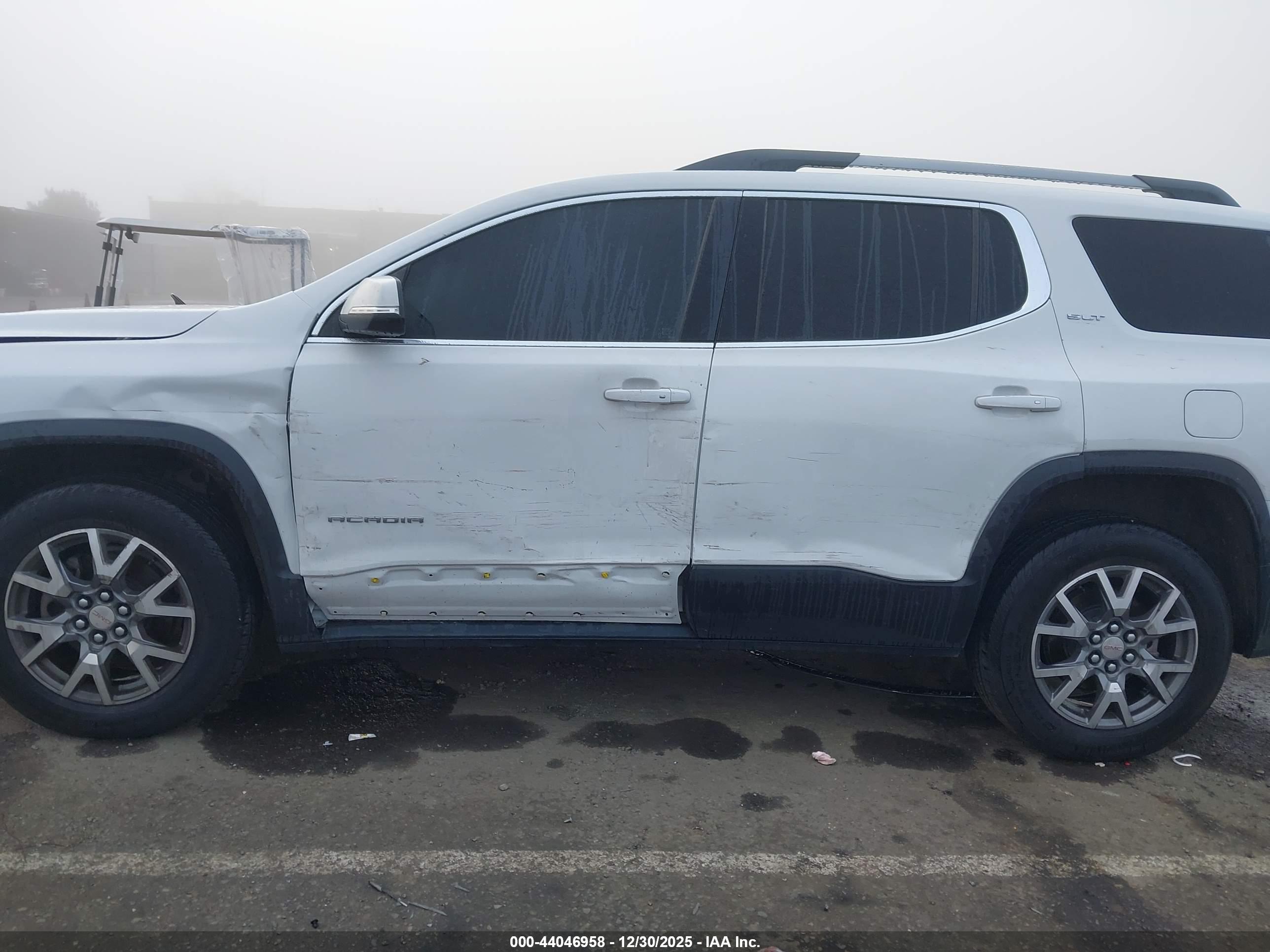 GMC ACADIA image 6