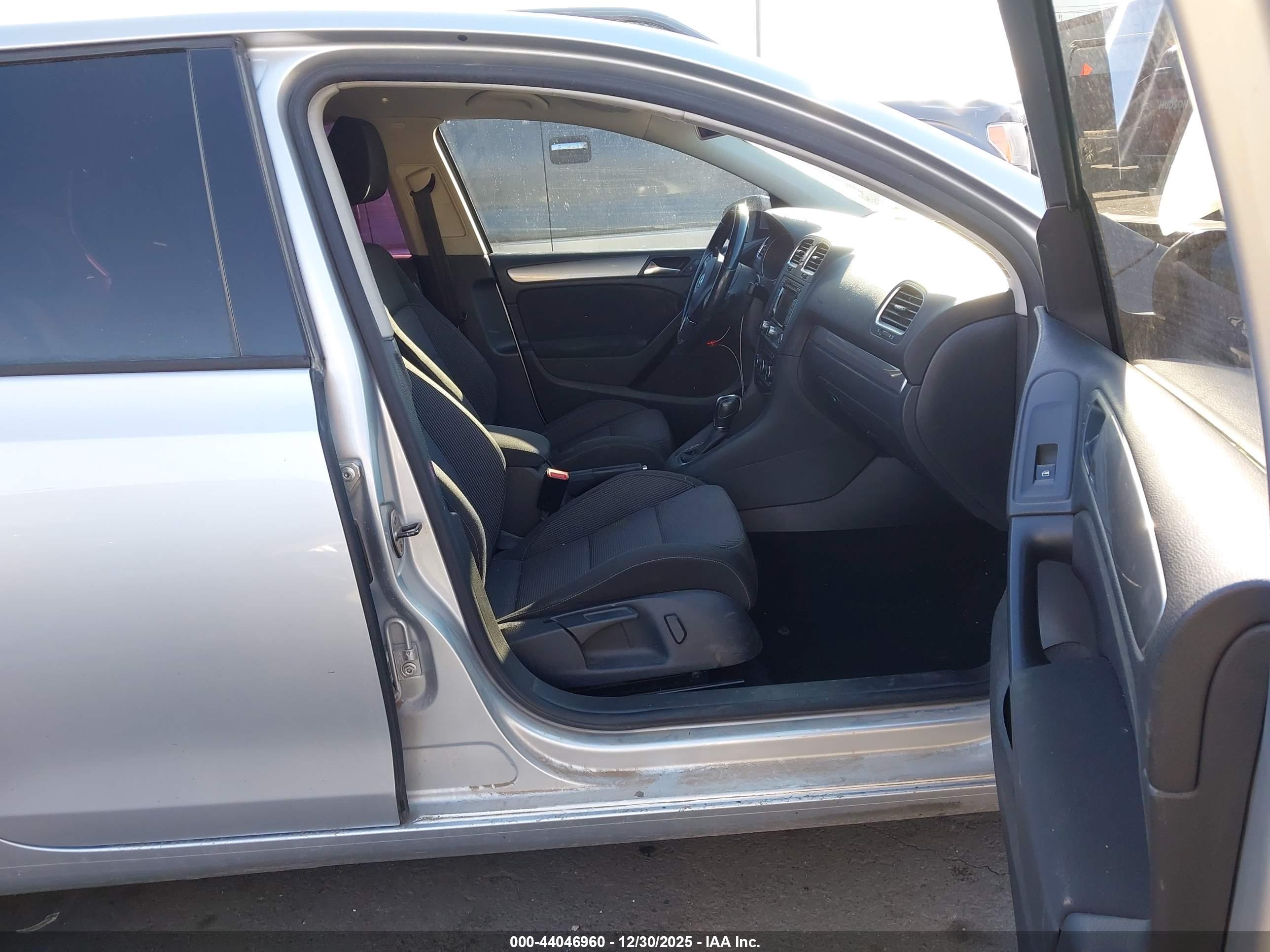 VOLKSWAGEN GOLF image 5