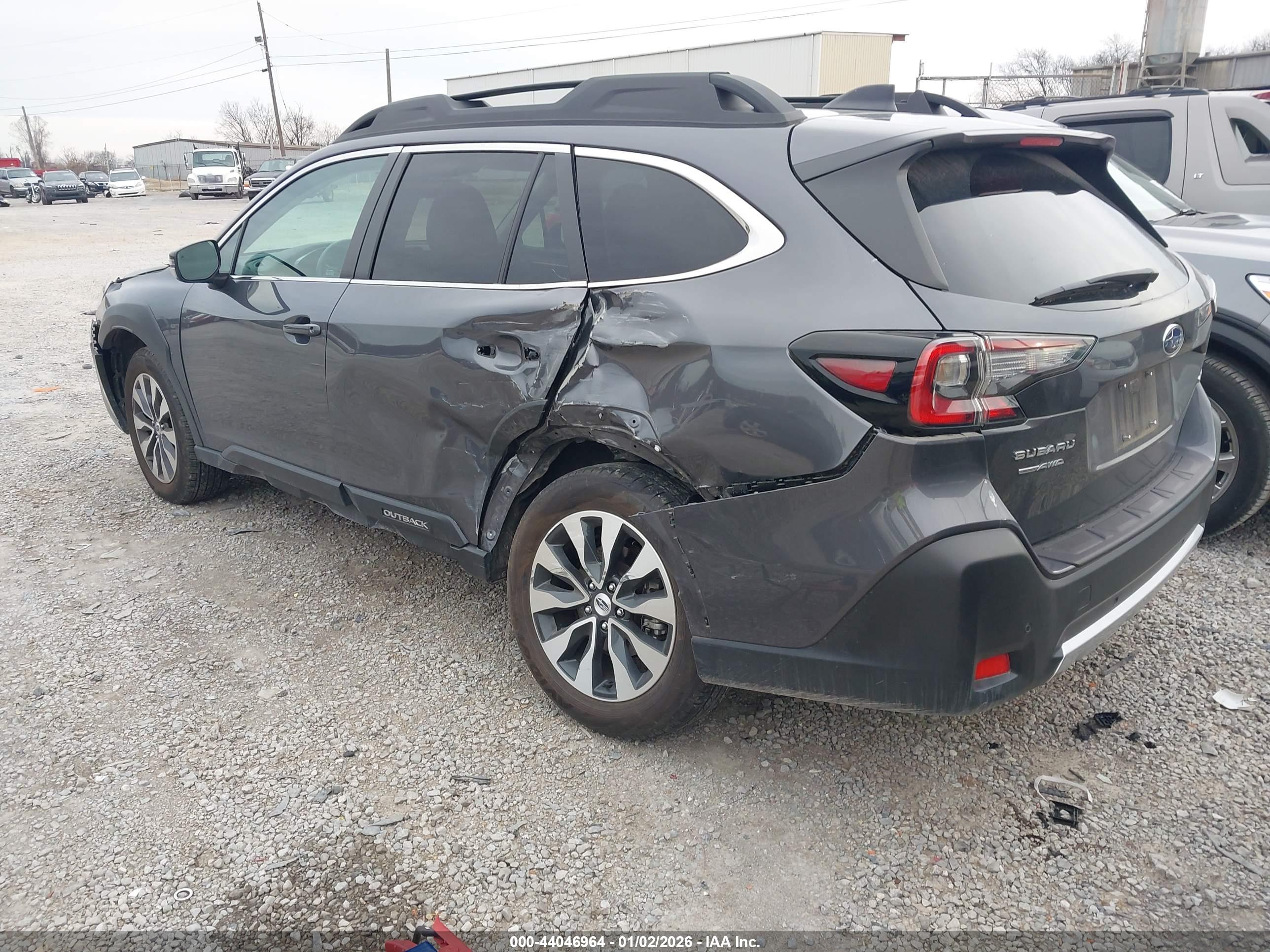 SUBARU OUTBACK image 3