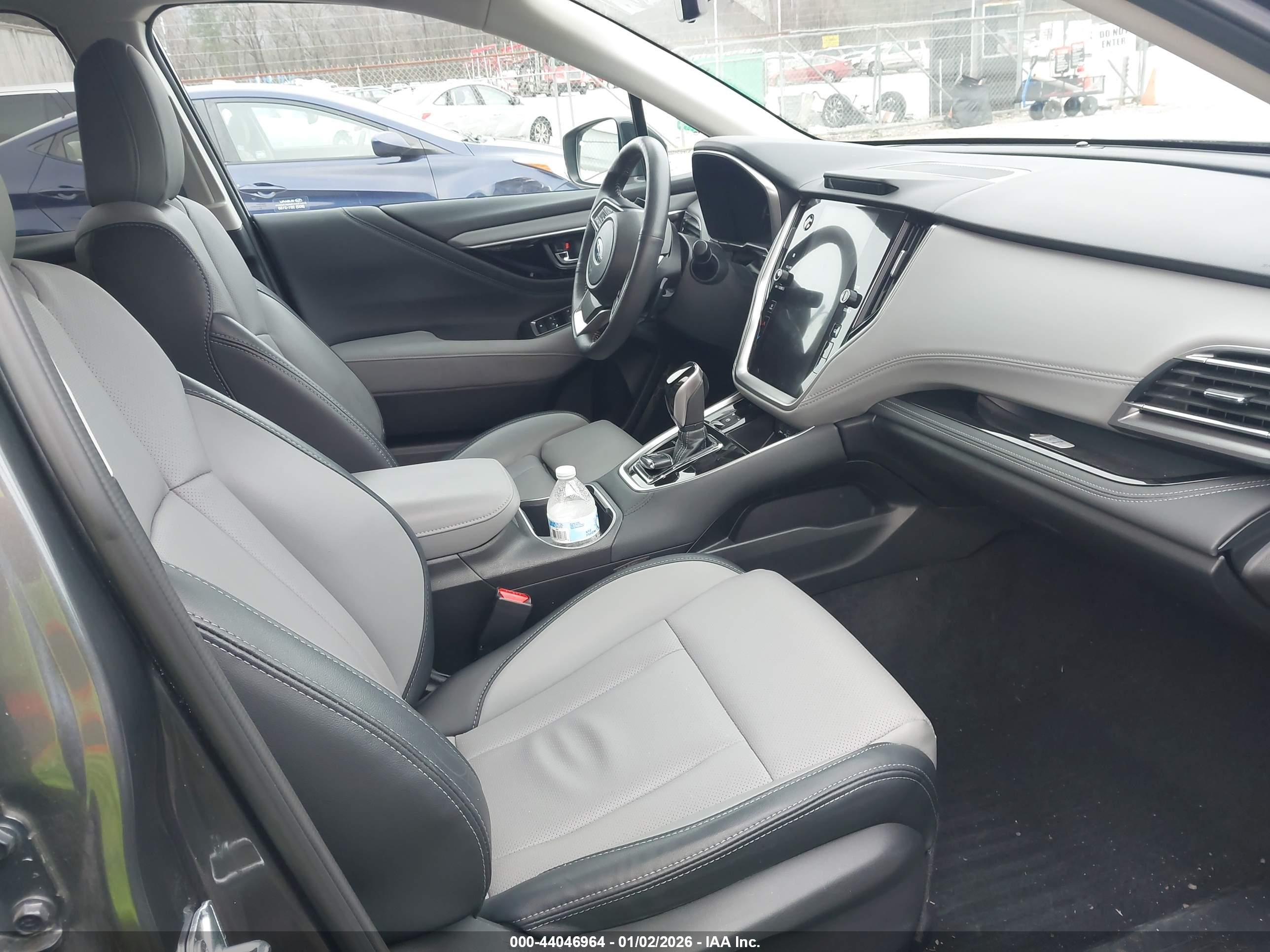 SUBARU OUTBACK image 5
