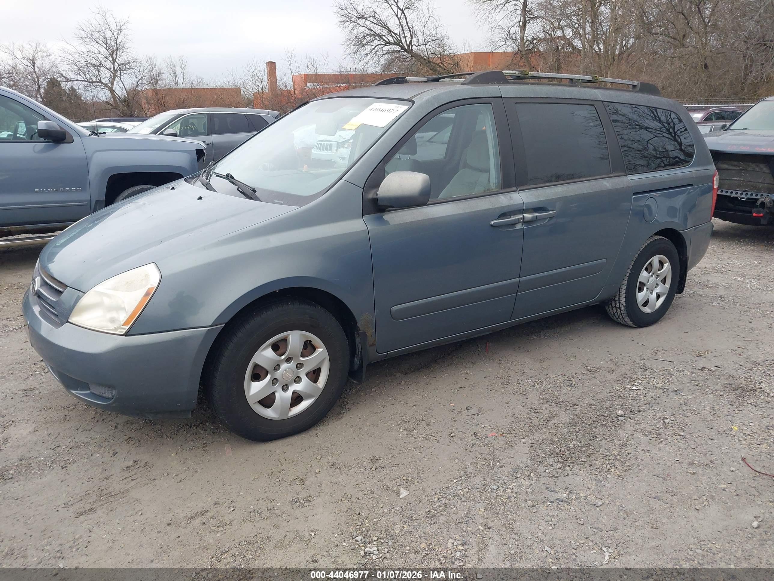 KIA SEDONA image 2