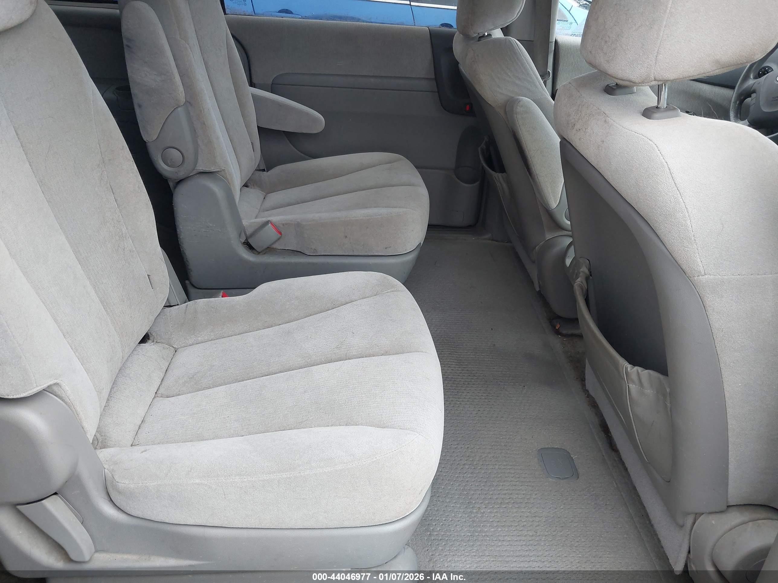 KIA SEDONA image 8