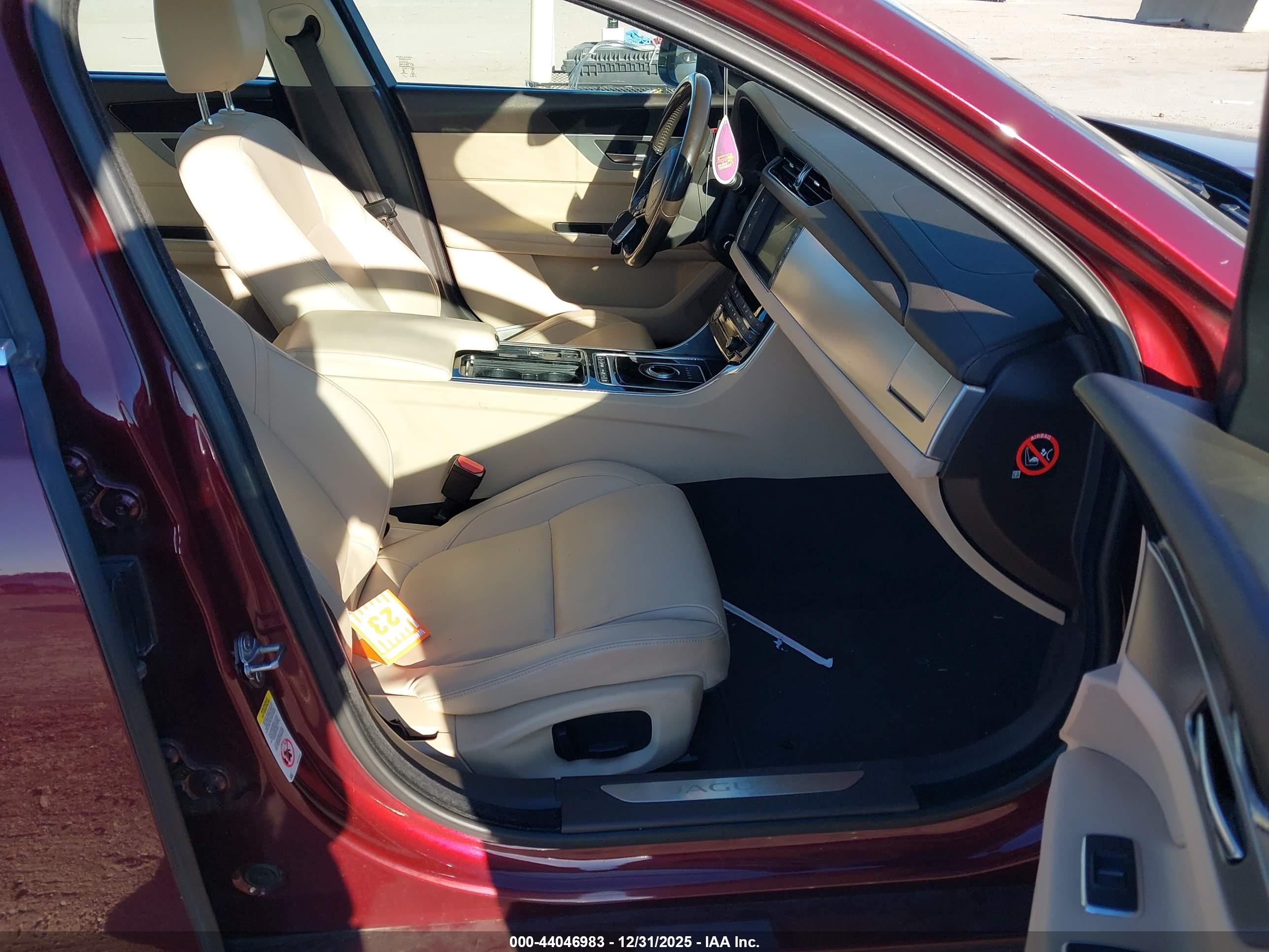 JAGUAR XF image 5