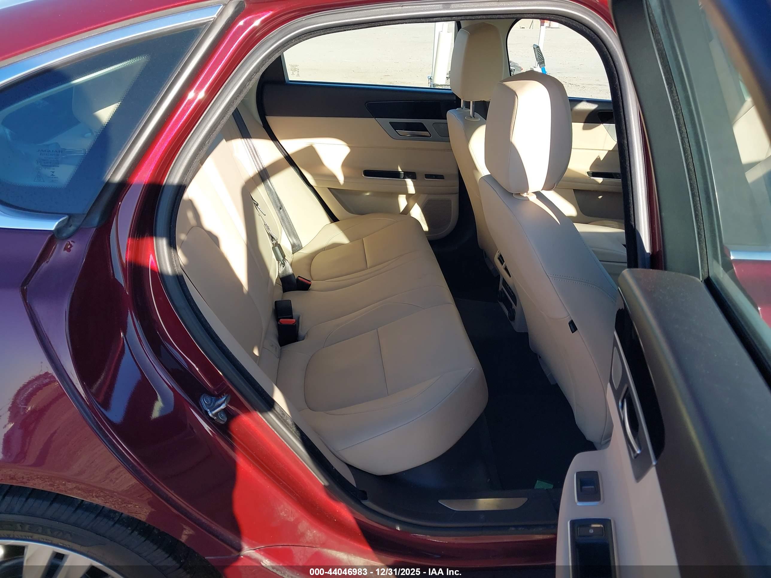 JAGUAR XF image 8