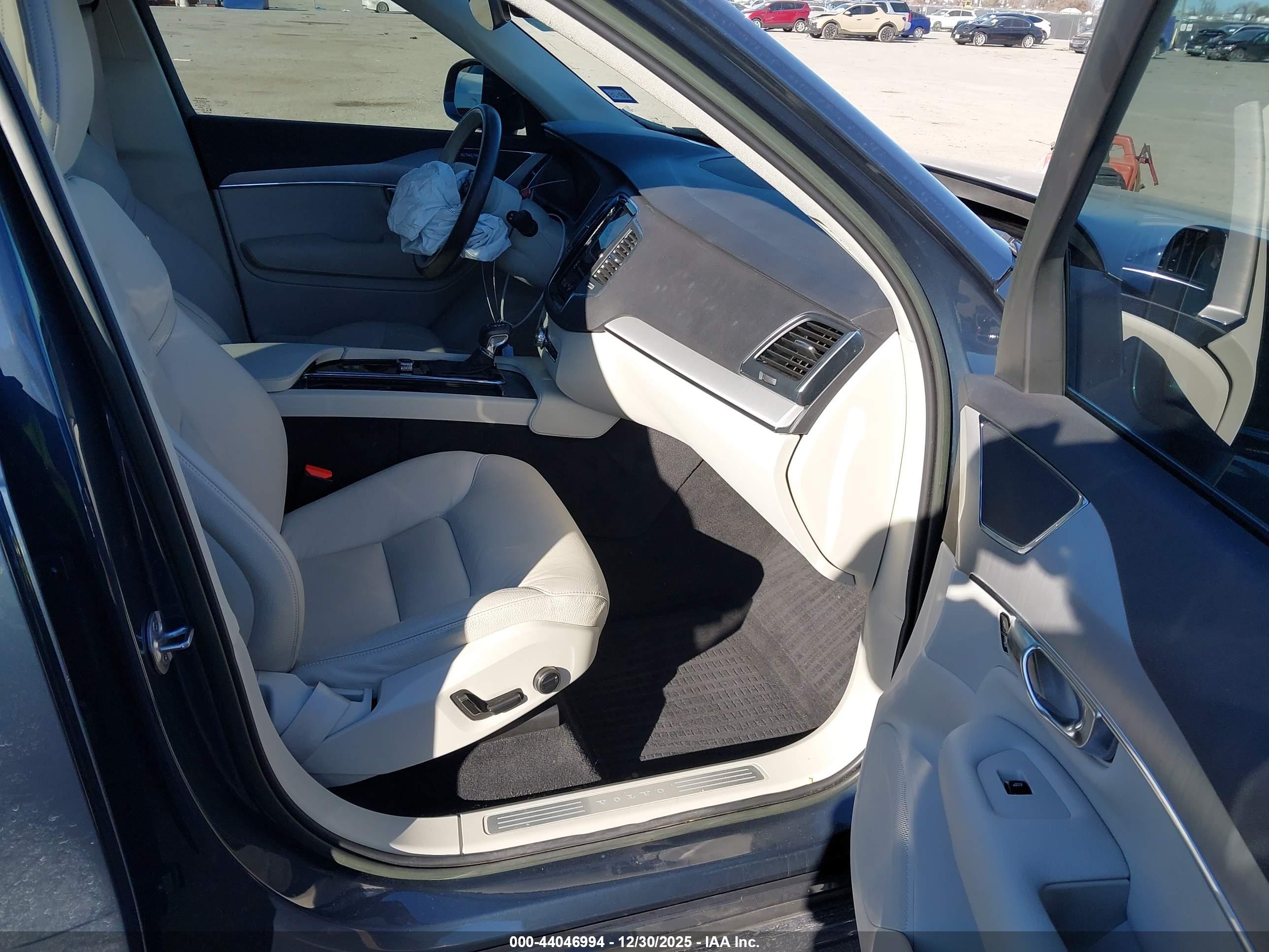 VOLVO XC90 image 5