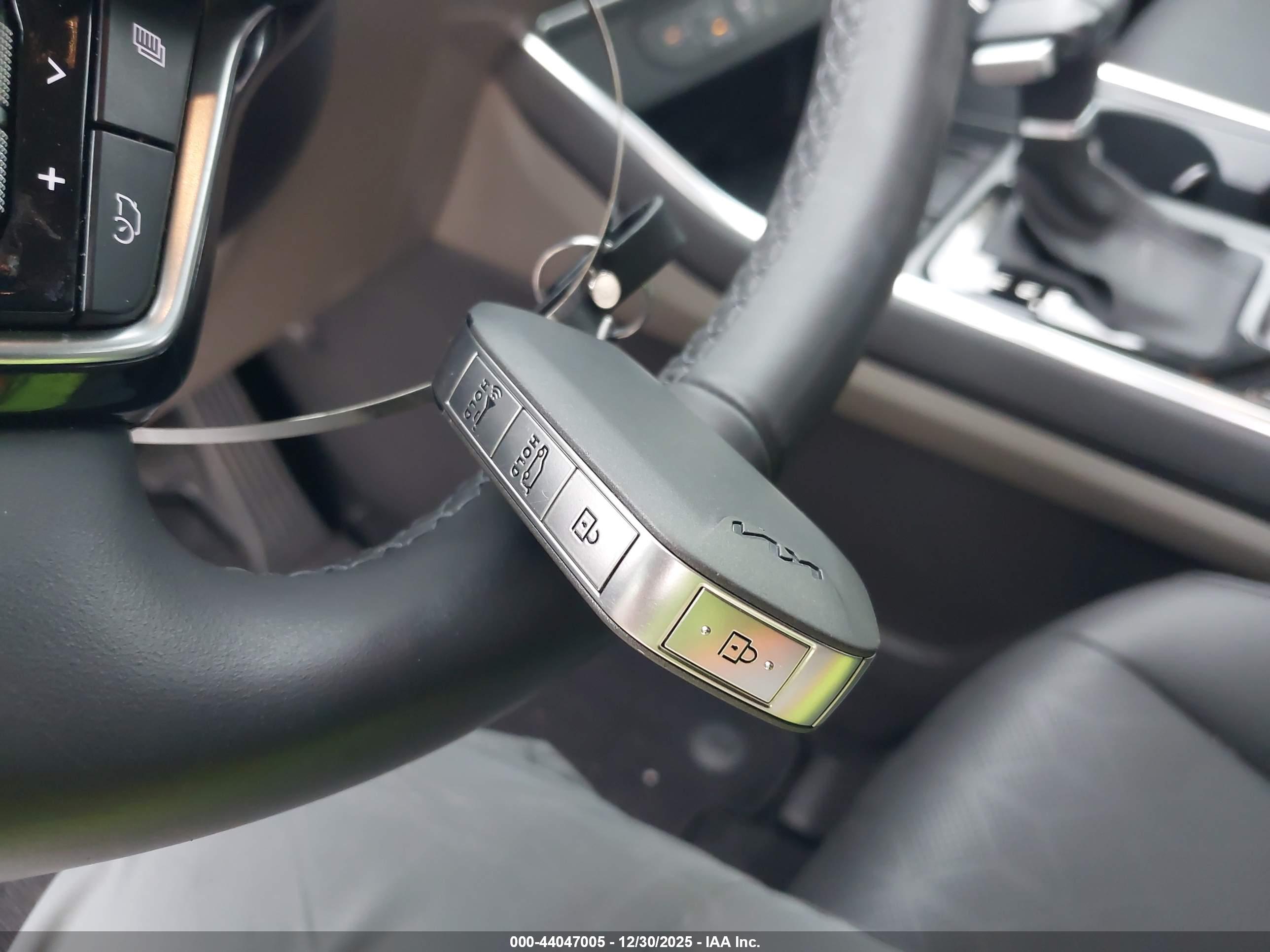 KIA CARNIVAL image 11