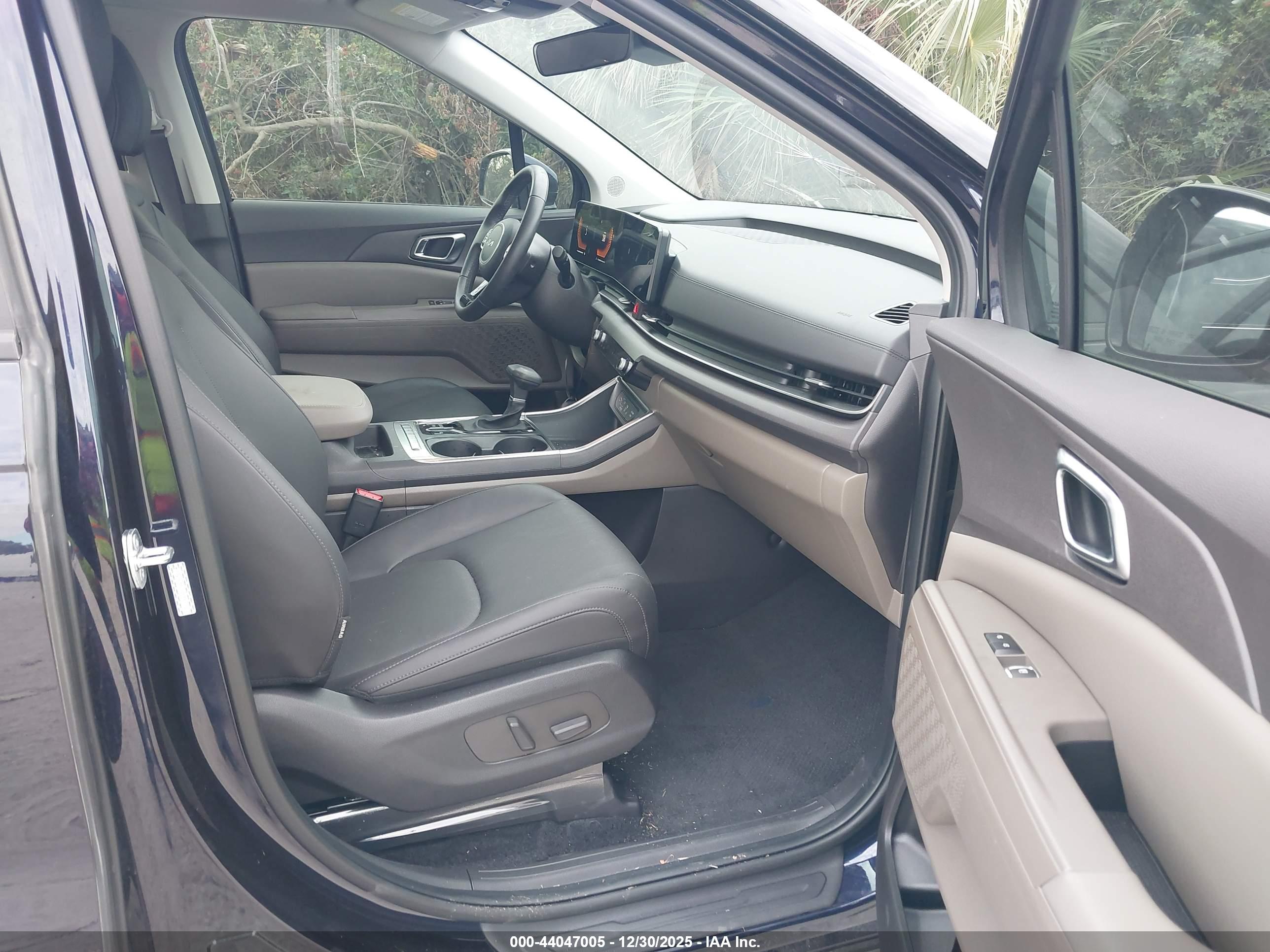 KIA CARNIVAL image 5