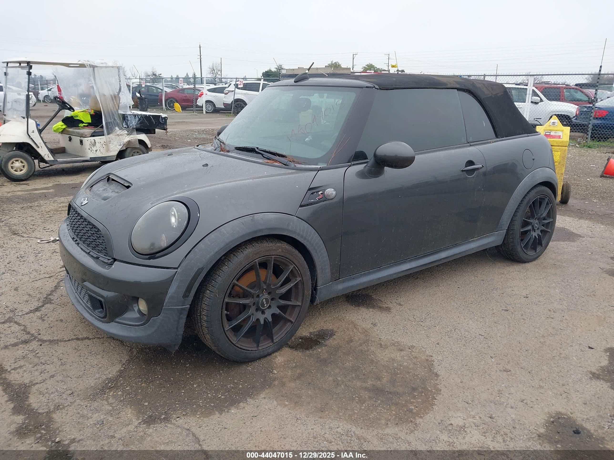 MINI COOPER image 2