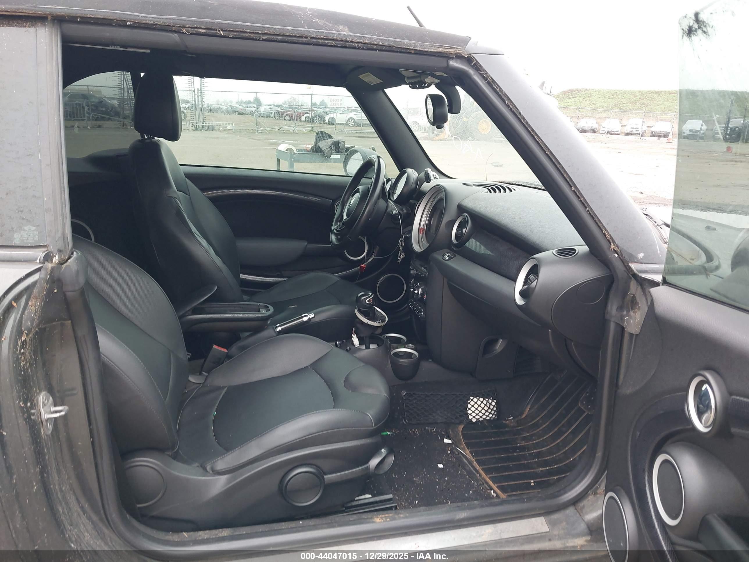MINI COOPER image 5