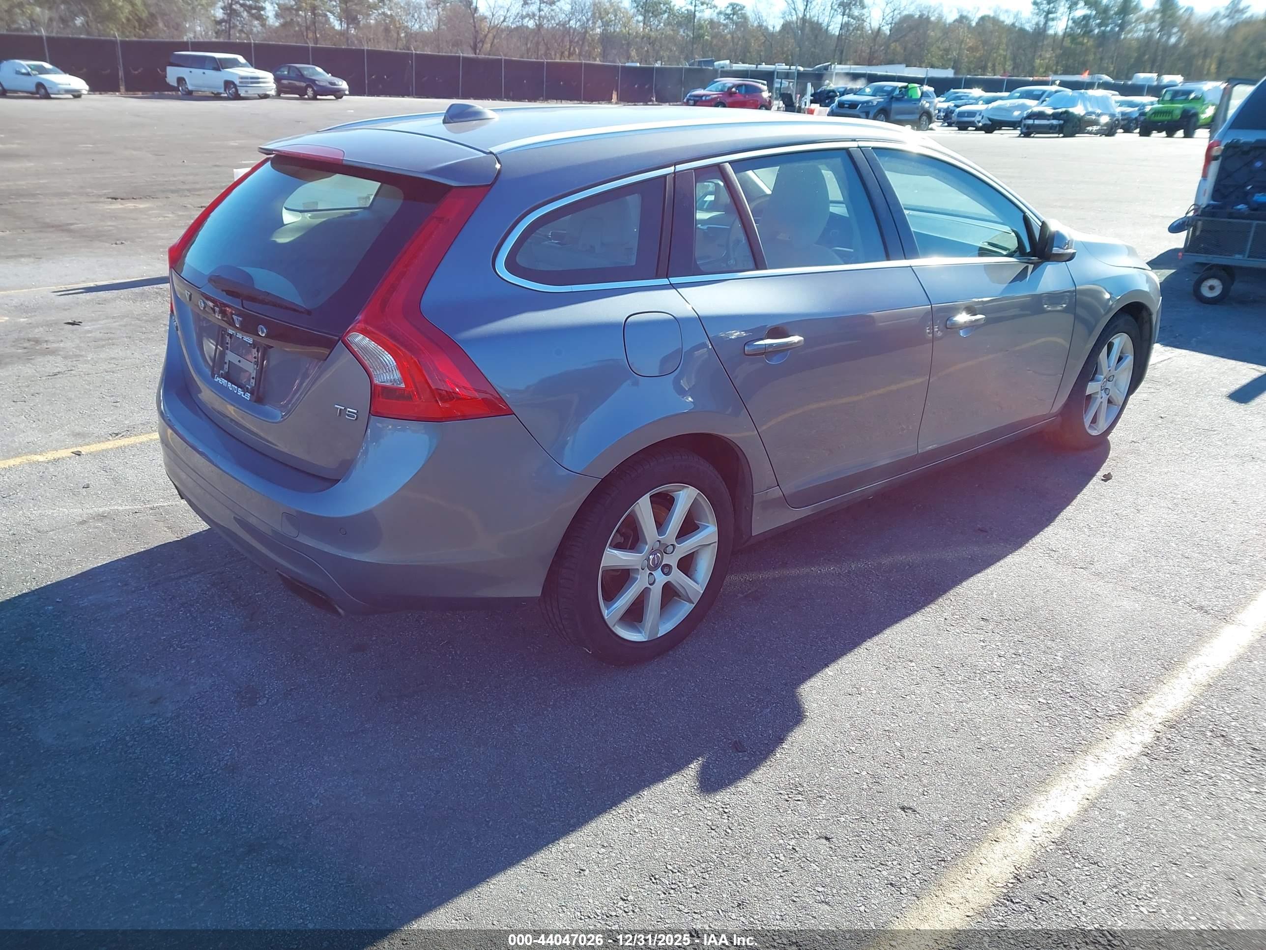 VOLVO V60 image 4