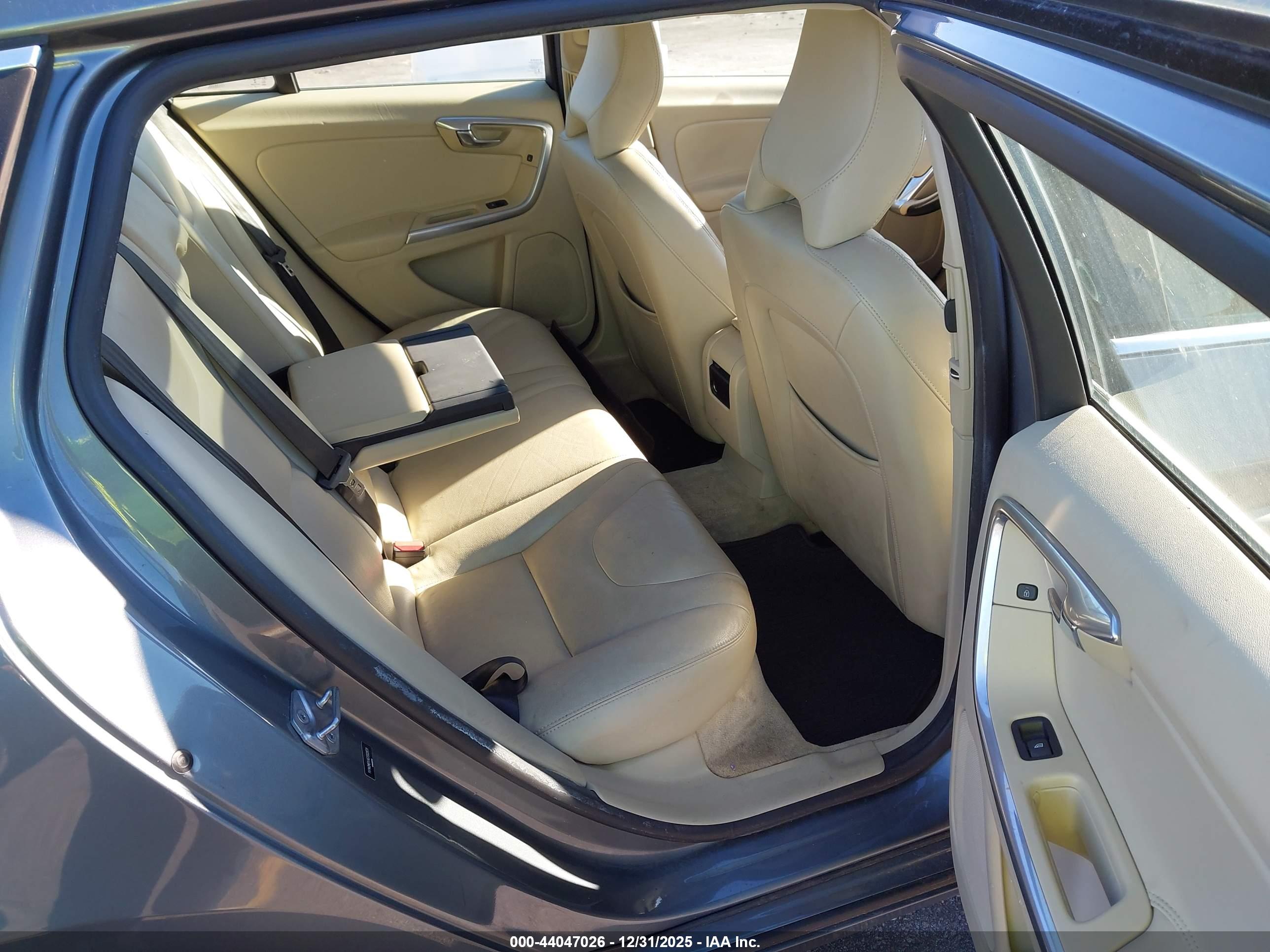 VOLVO V60 image 8