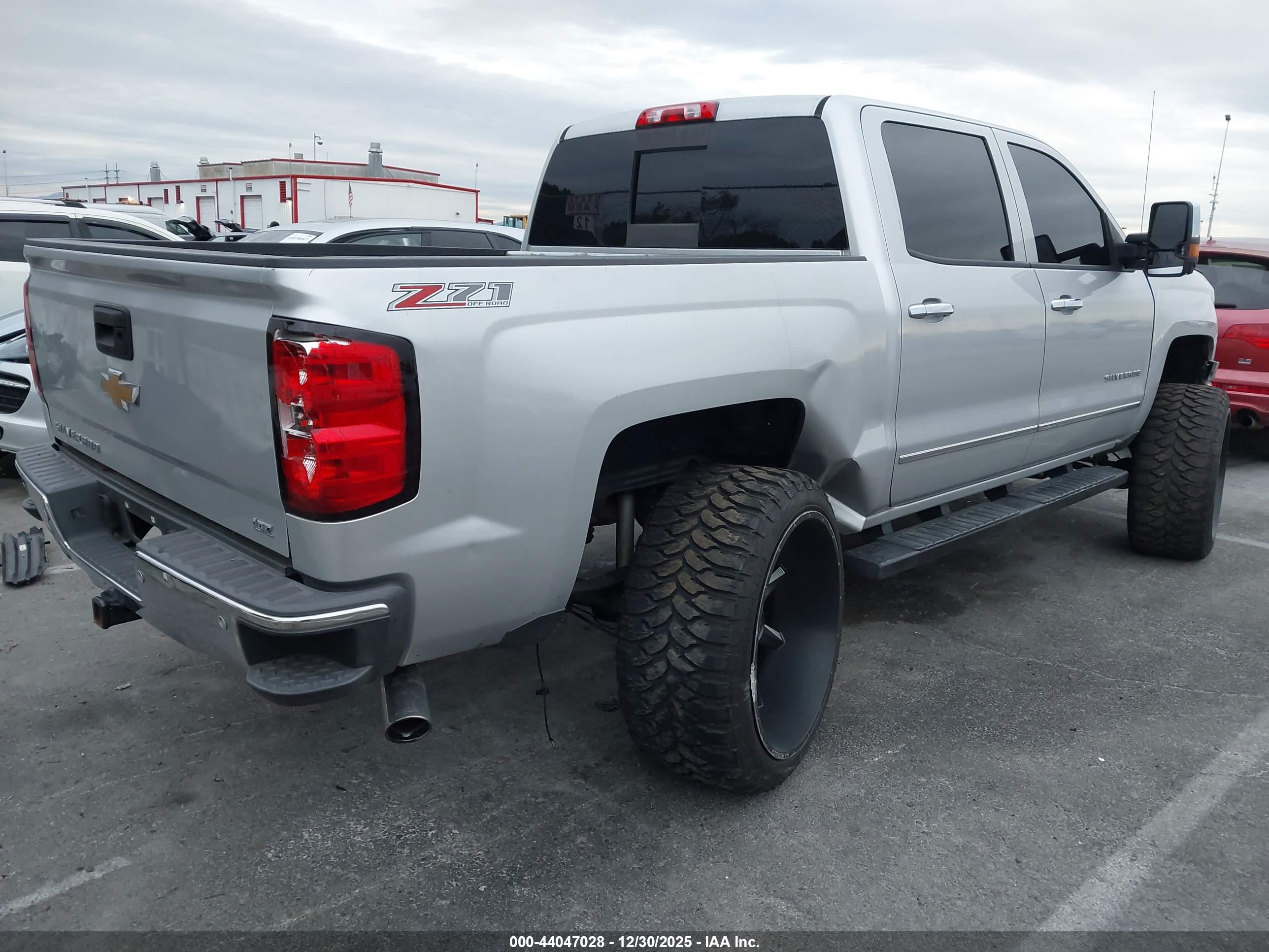 CHEVROLET SILVERADO image 4
