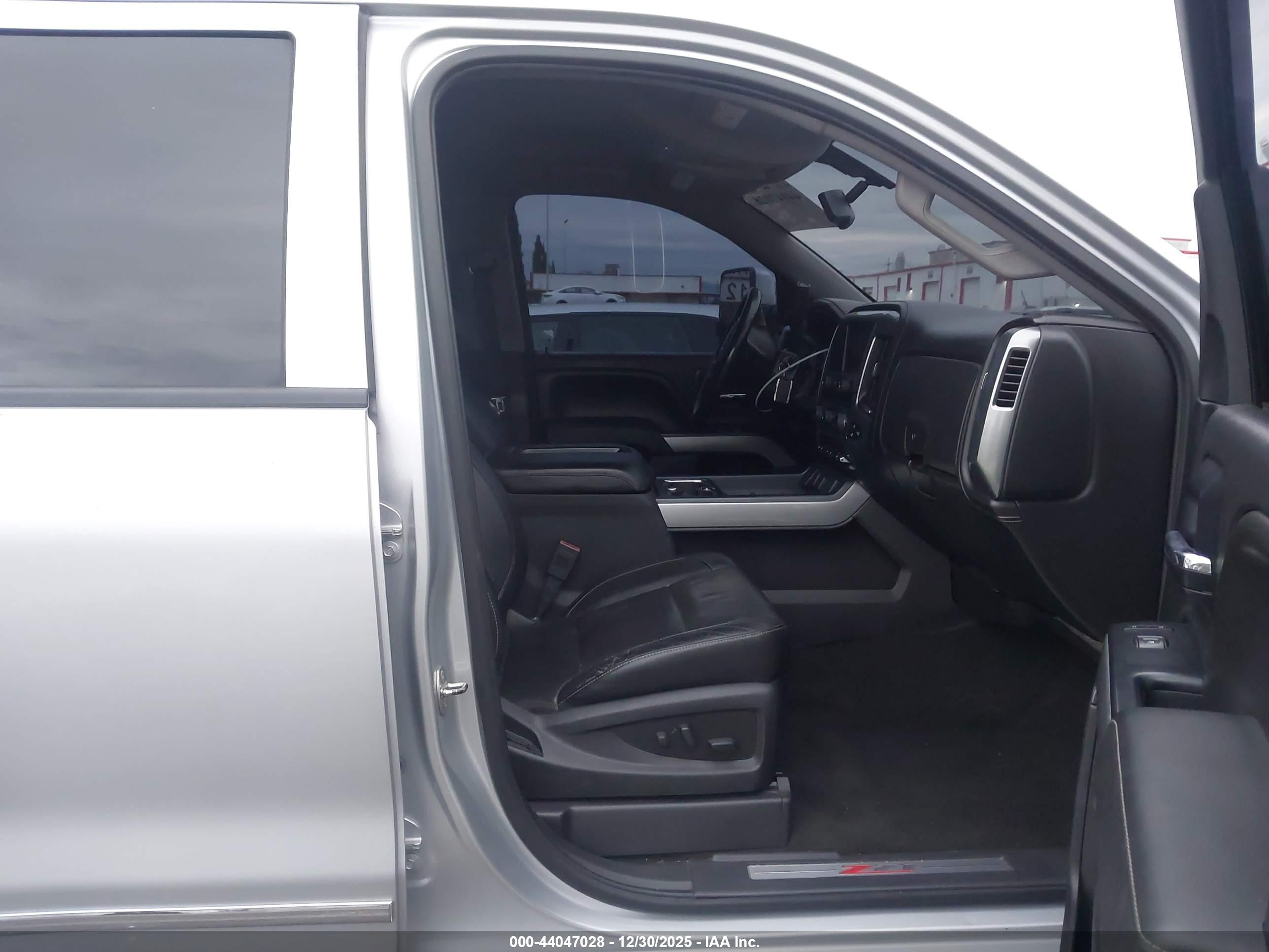 CHEVROLET SILVERADO image 5