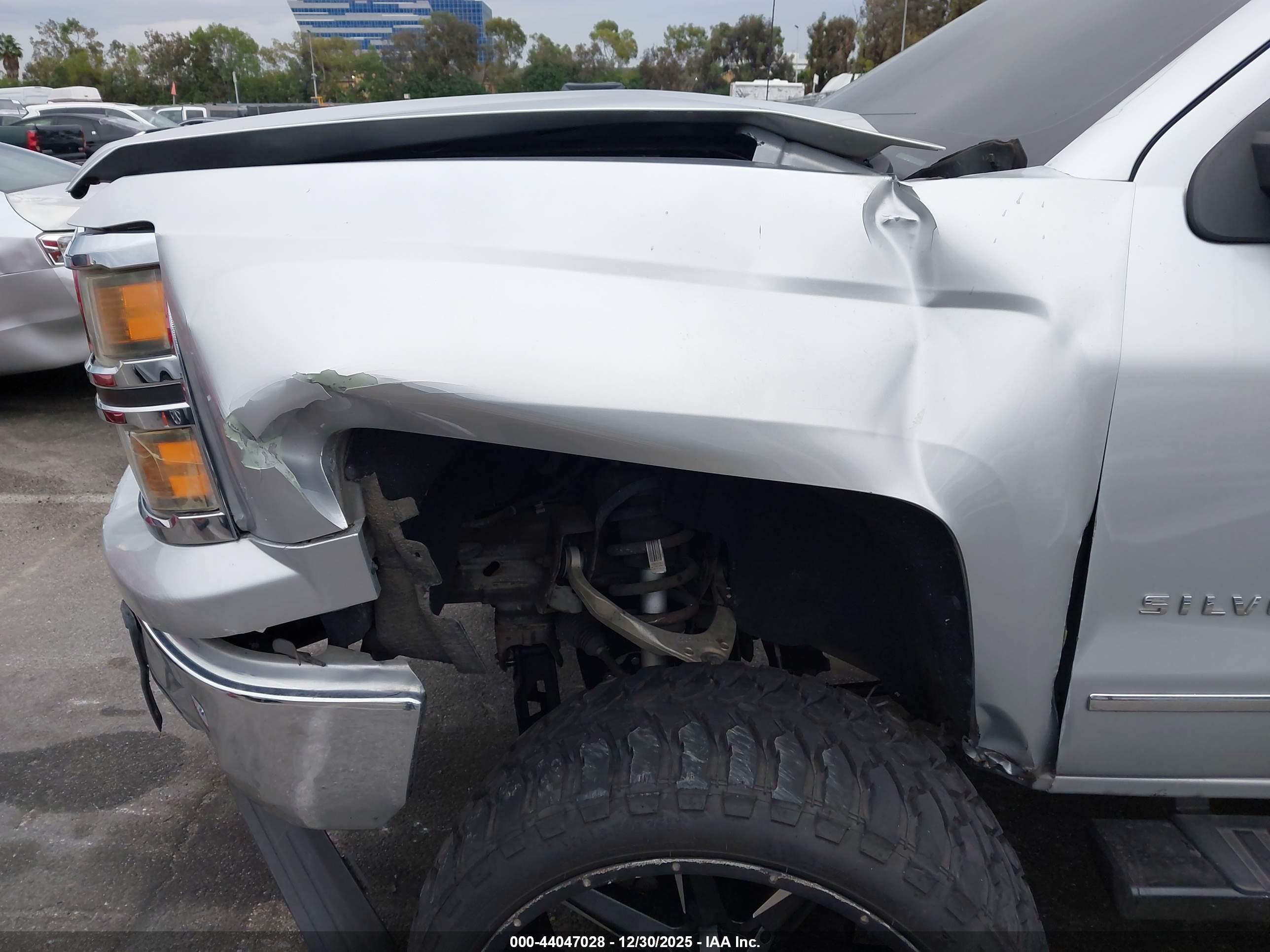 CHEVROLET SILVERADO image 6