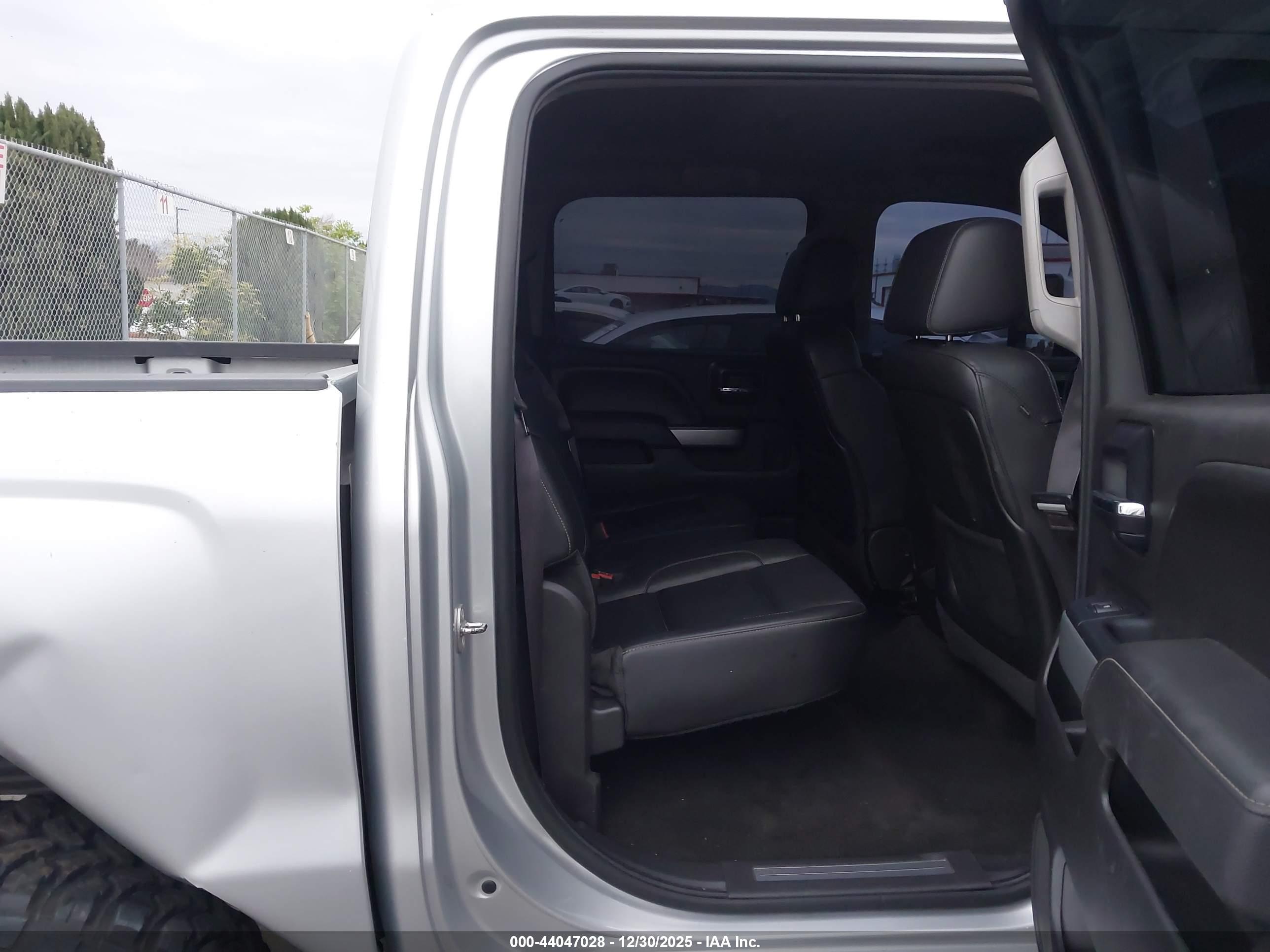 CHEVROLET SILVERADO image 8
